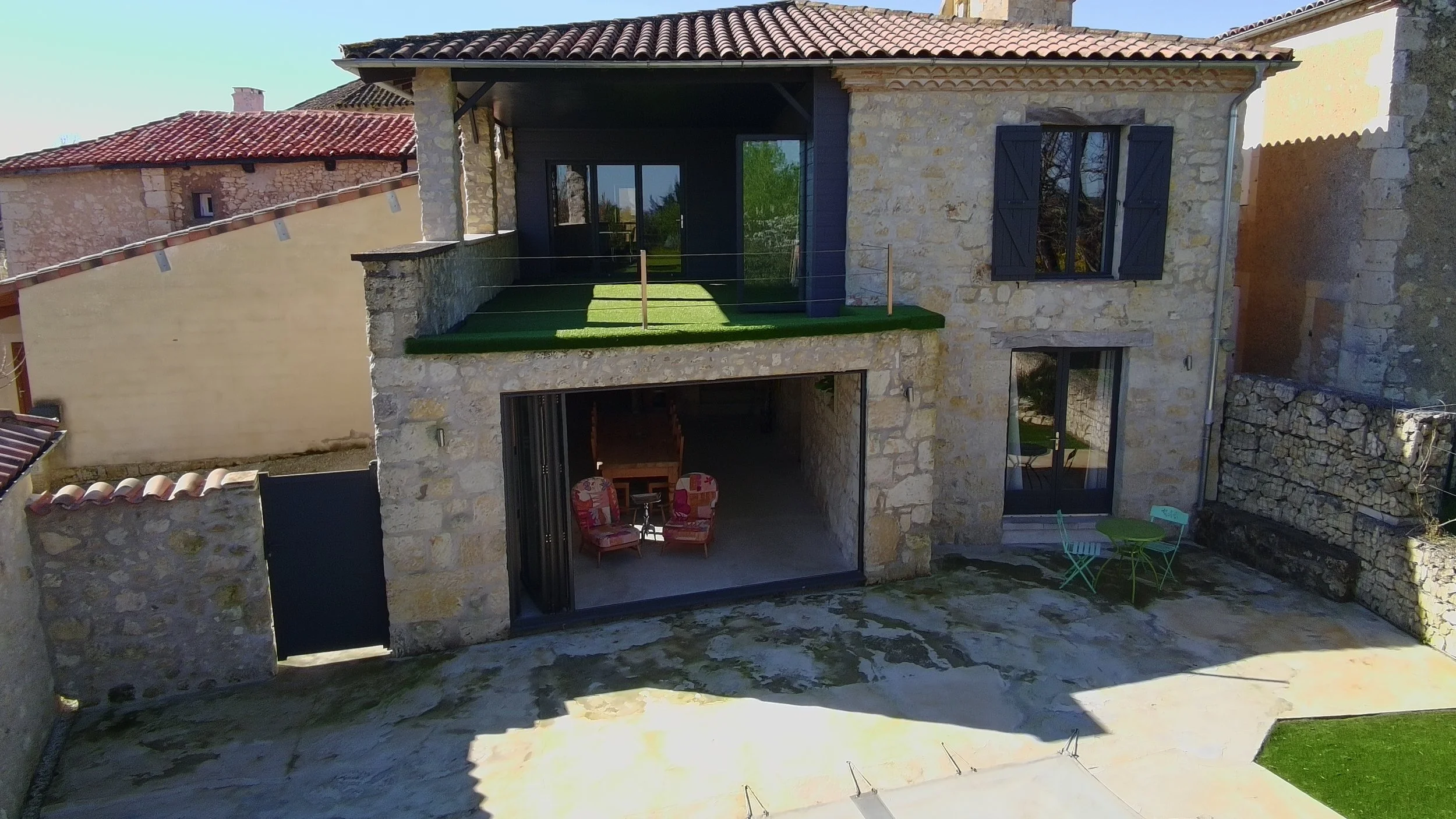 Maison ancienne en pierre, rénovée avec goût, proche de Lectoure