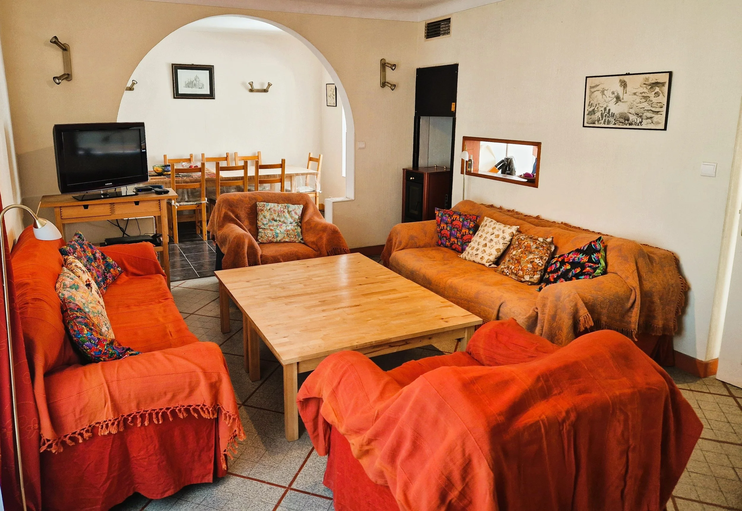 Maison de village avec studio, hangar et jardin