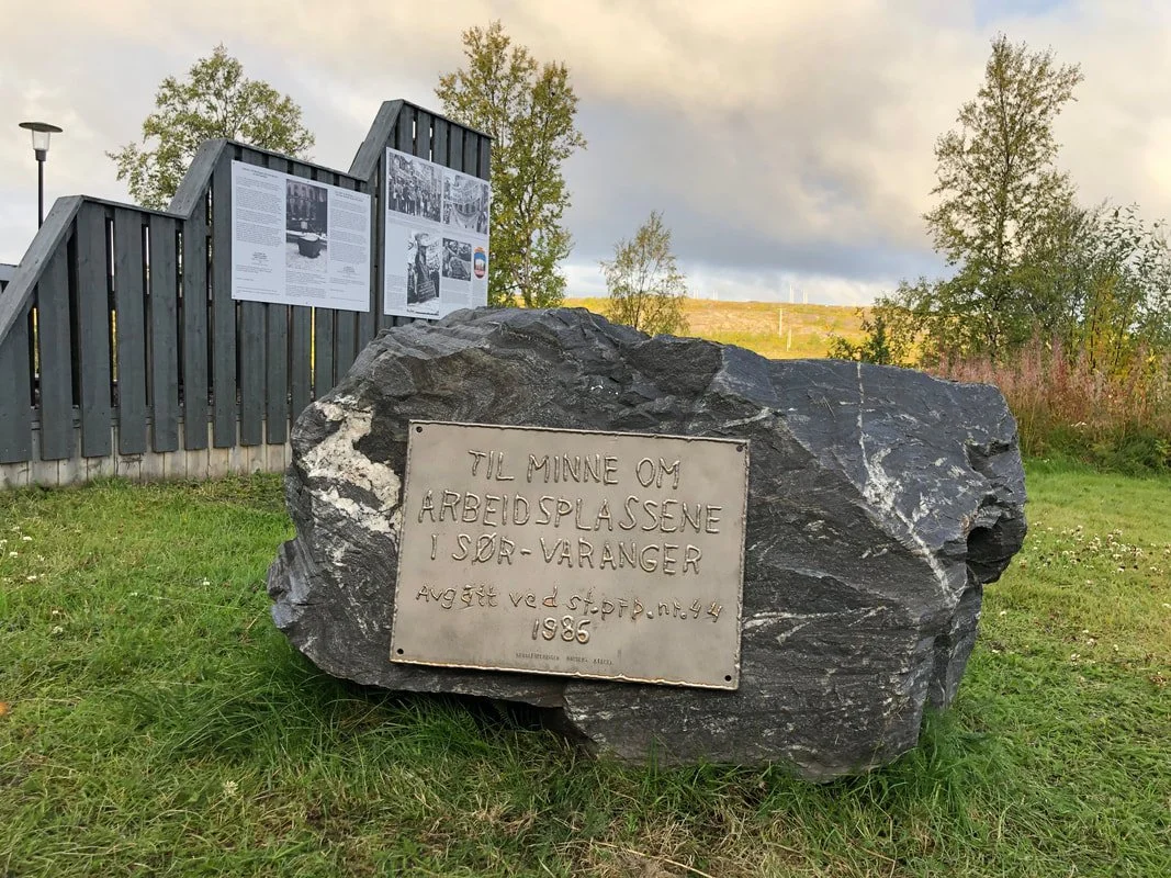 Glimt fra avdukingen av malmsteinen