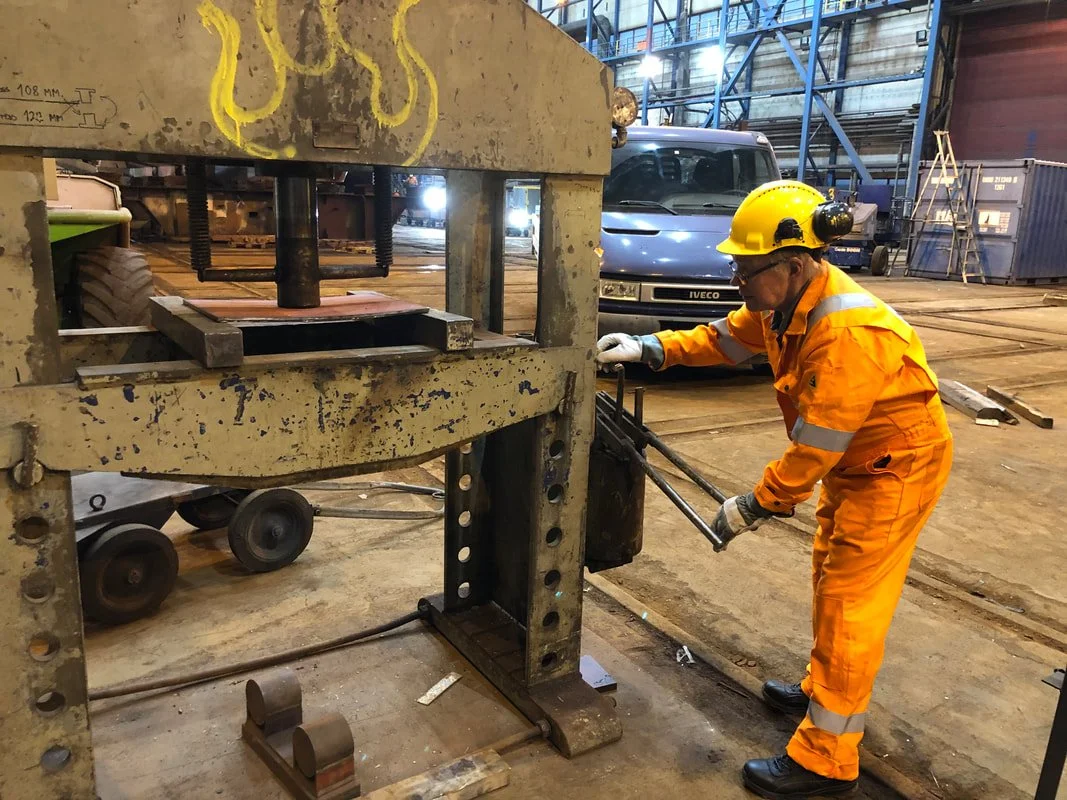 Plata må bøyes tilbake