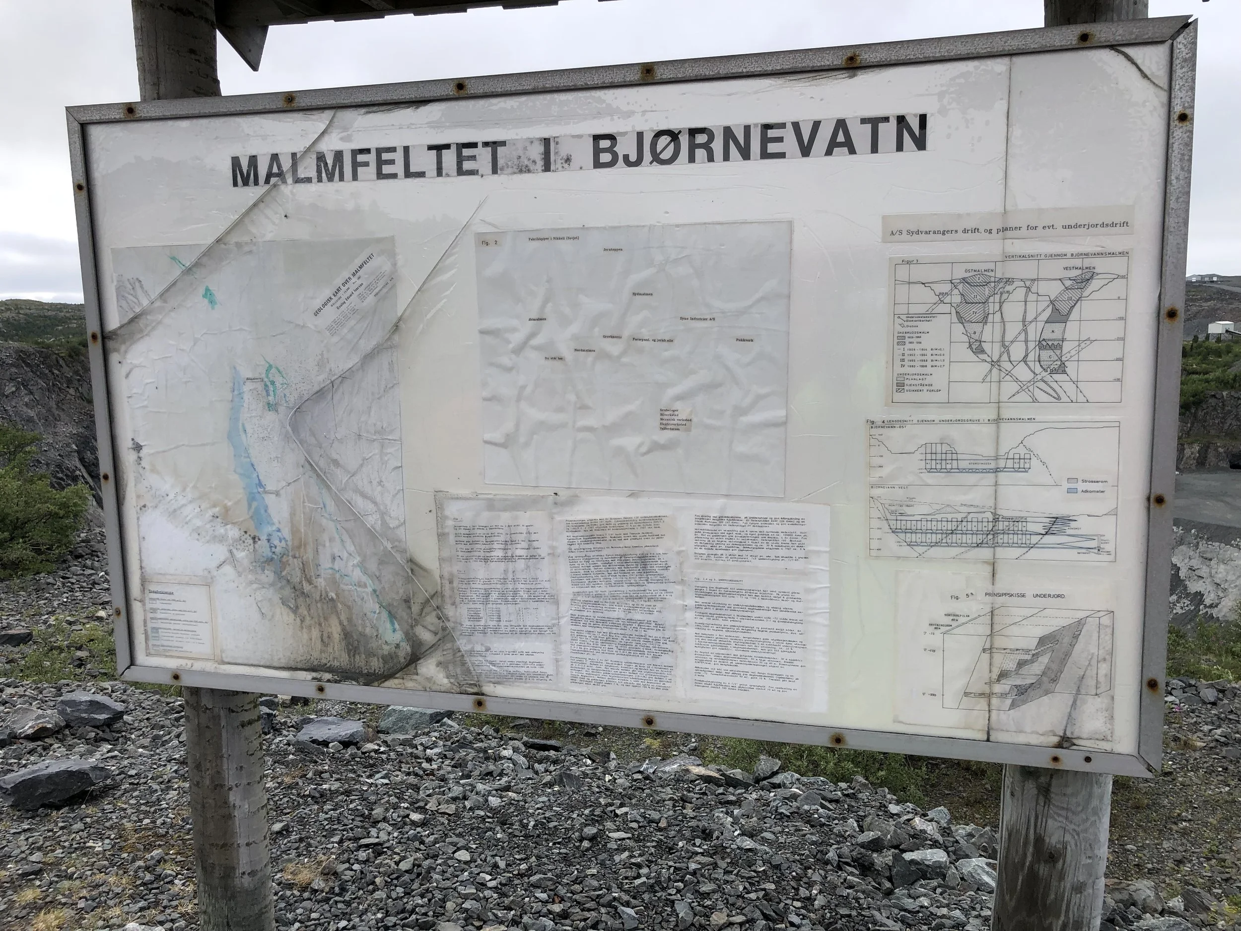 Oversiktstavle over malmfeitene i Bjørnevatn