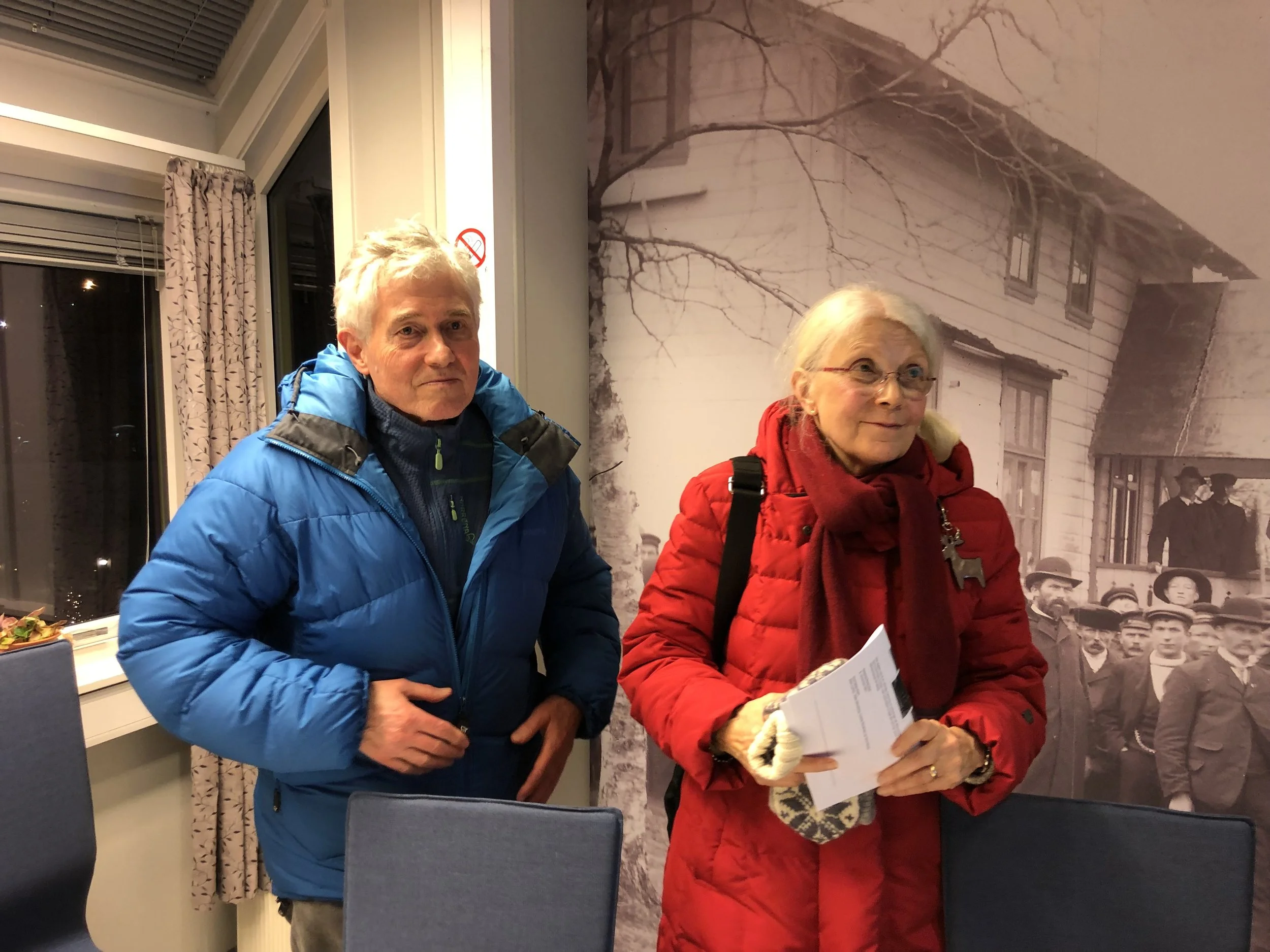 Trond Hansen, historiker, medlem i Styringsgruppa og leder av Kunstutvalget og Gita D. Skau, medlem i Referansegruppa.