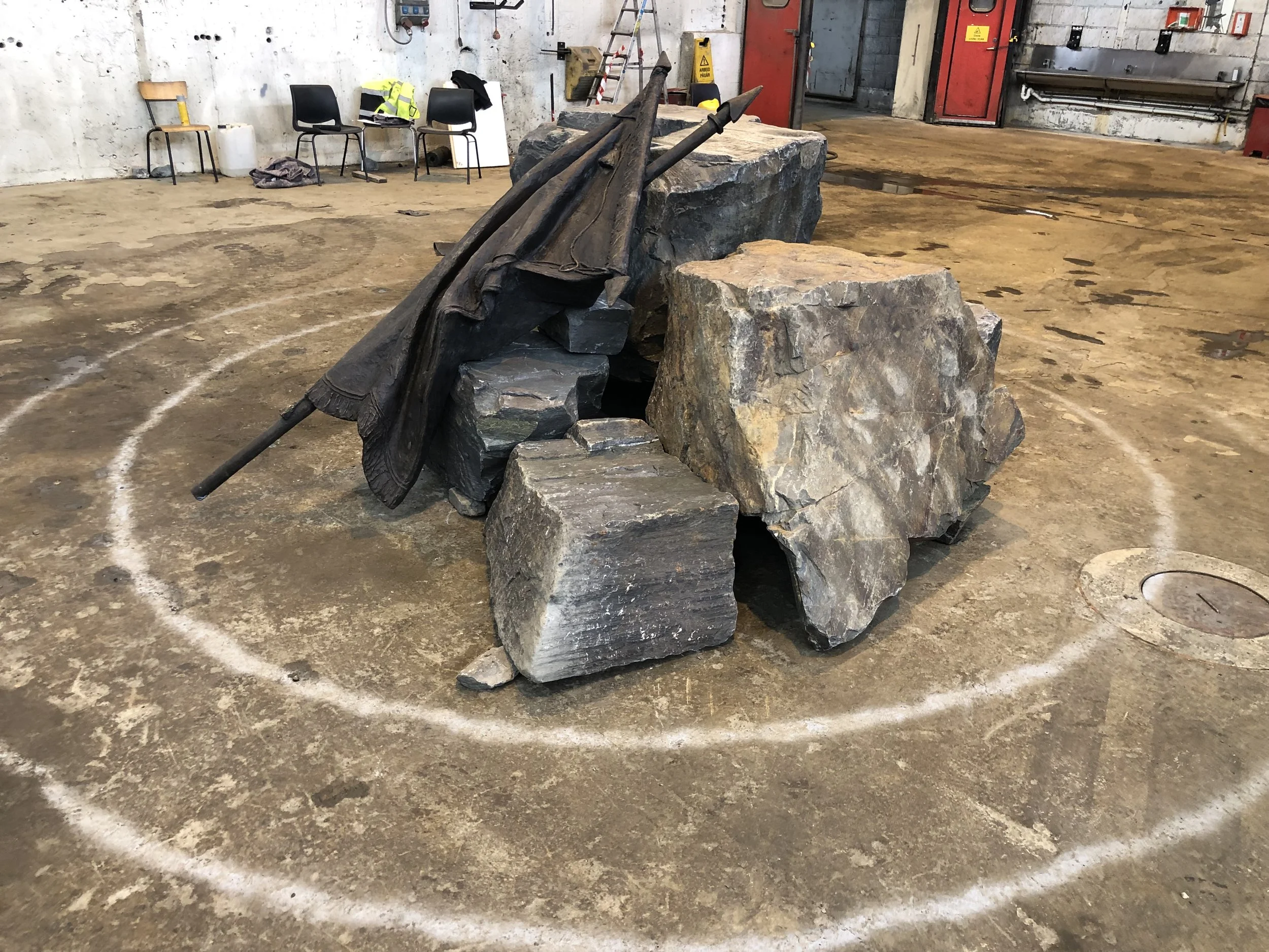 Her er fanen foreløpig plassert for å få et inntrykk av konstruksjonen.