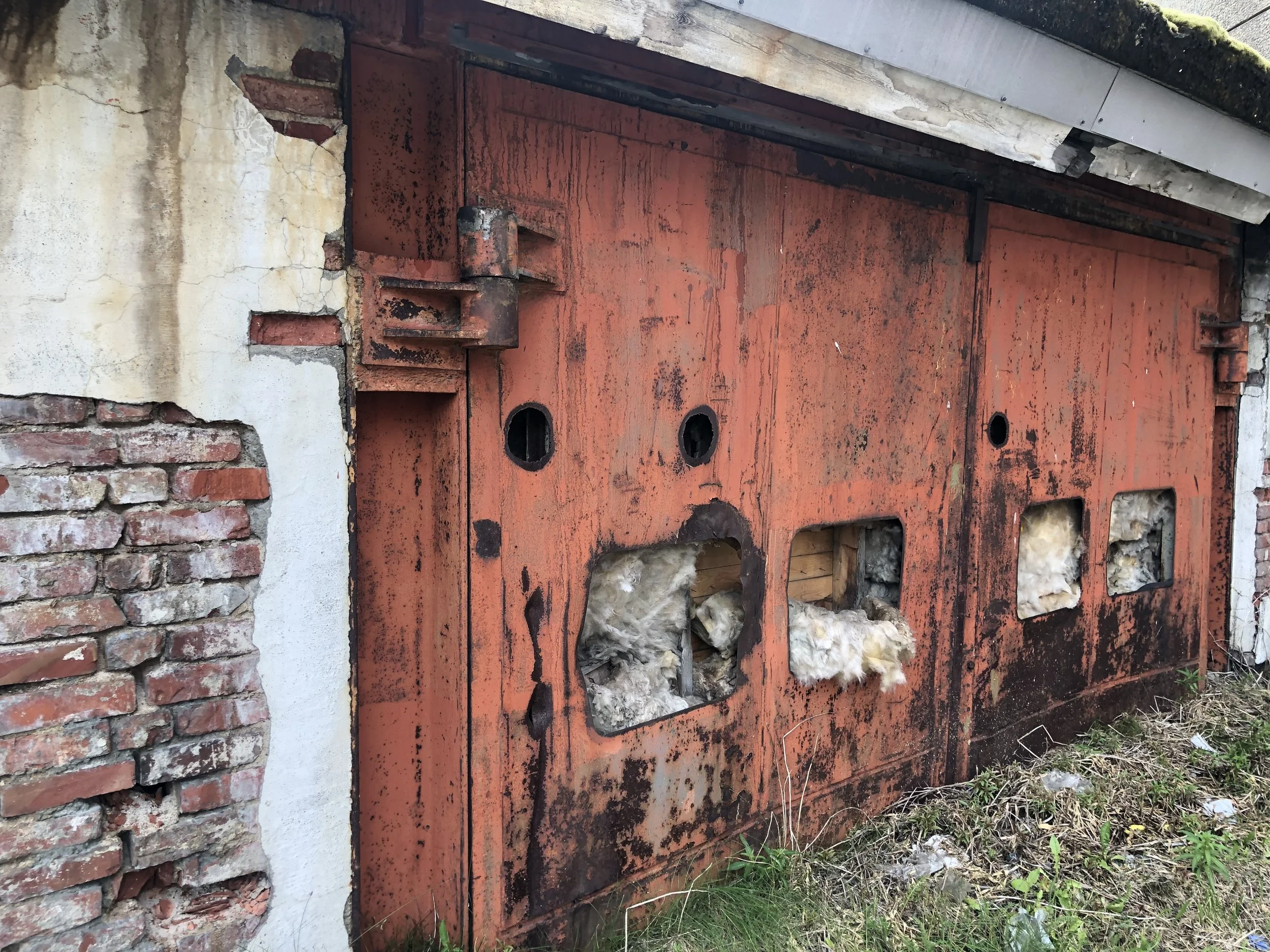 Det gamle mekaniske verkstedet er nå et sørgelig syn.