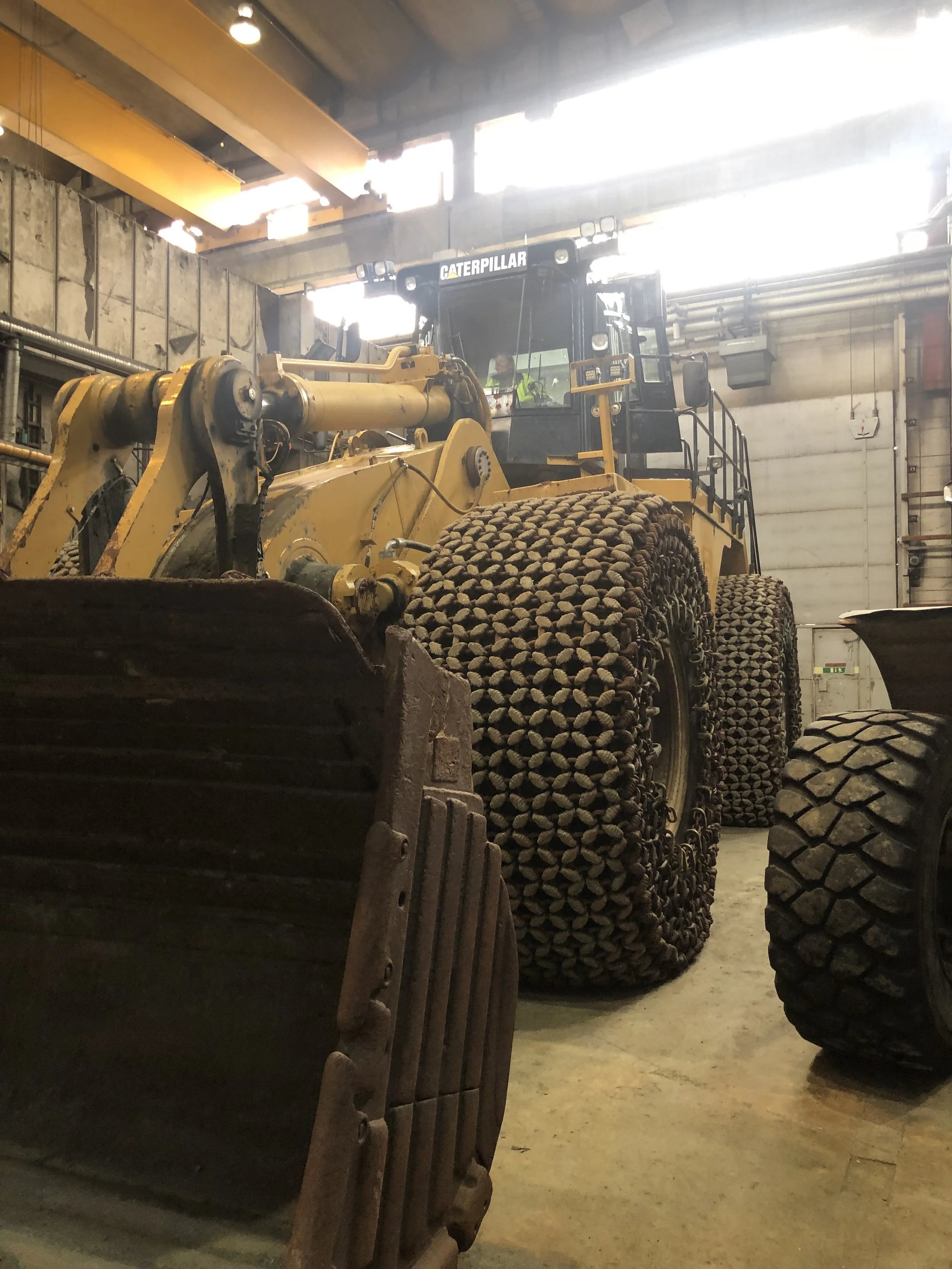 Her skimter vi kunsteren Birthe Marie Løveid i førerhuset.