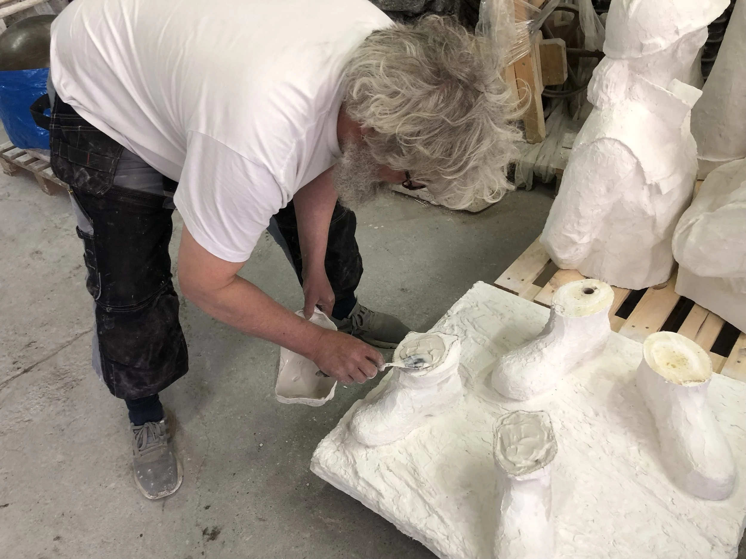 Bjørn-Thore Hansen fikser på fundamentet