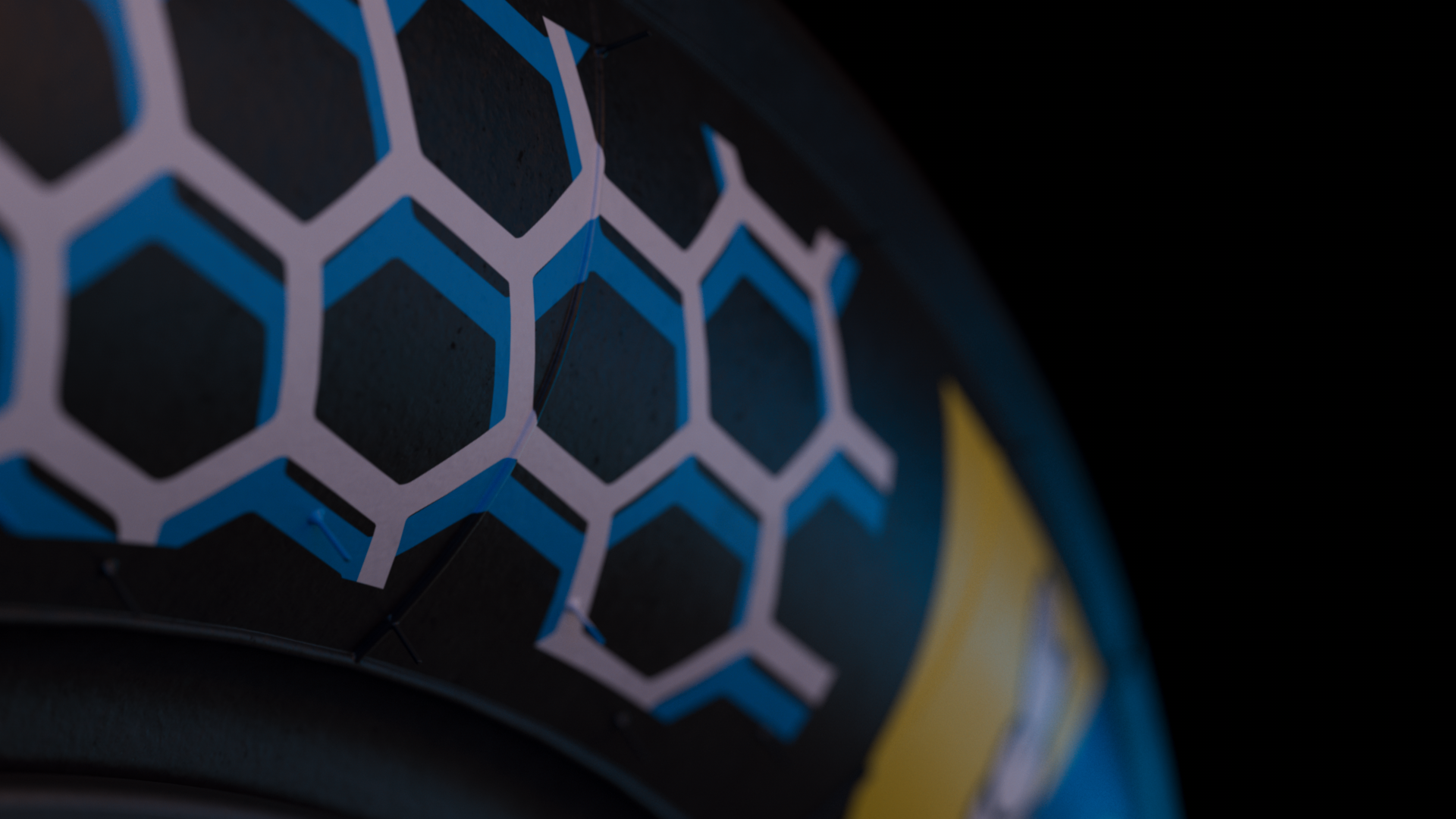 Nahaufnahme eines Rollrasens mit einer blauen und weißen Papiermarkierung.