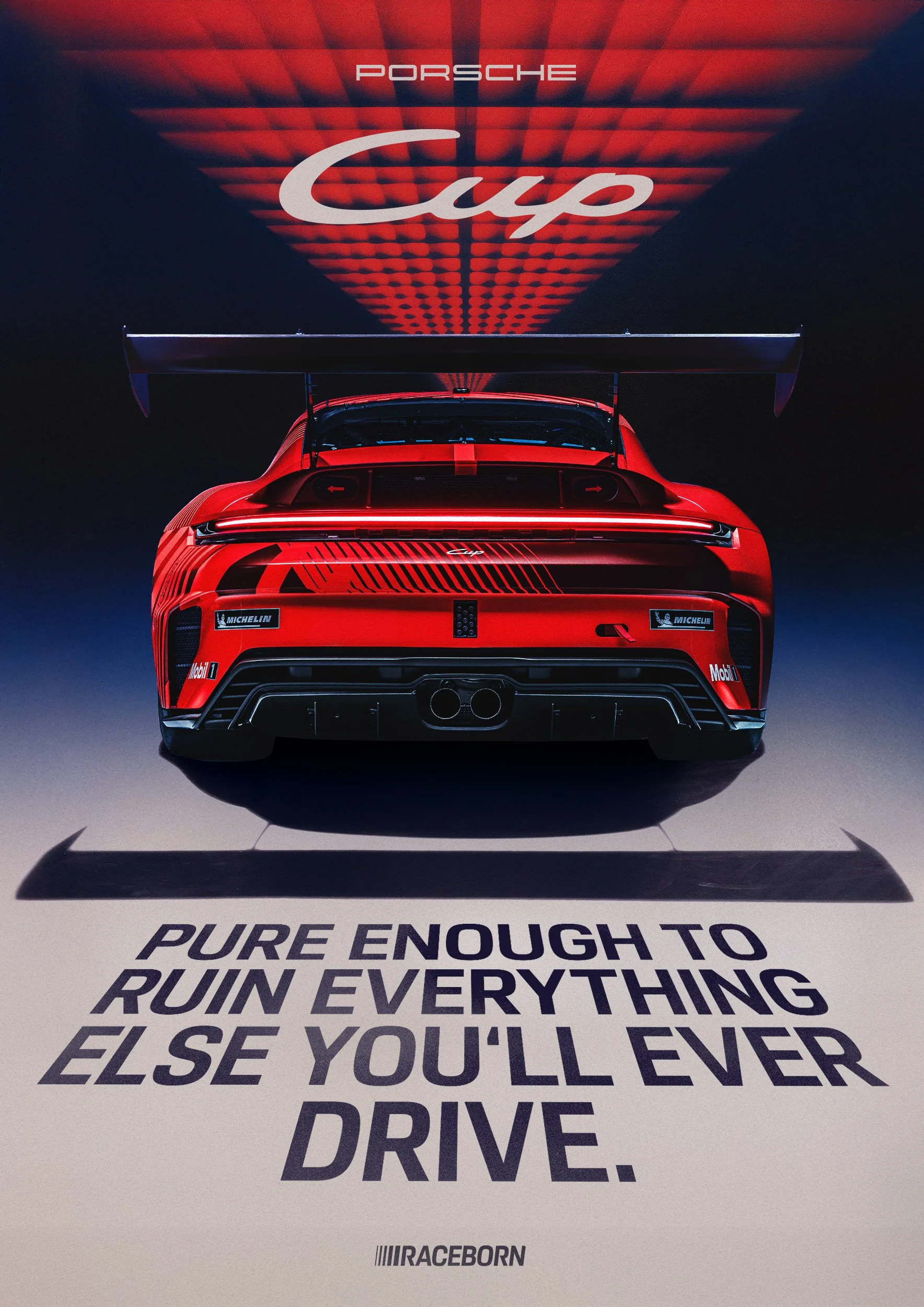 Das Bild zeigt die Rückseite eines roten Porsche Rennwagens mit einem großen Heckflügel. Über dem Auto erscheint ein flaches rotes Lichtmuster an der Decke. Darunter befindet sich ein Text, der lautet: „PURE ENOUGH TO RUIN EVERYTHING ELSE YOU'LL EVER DRIVE.“