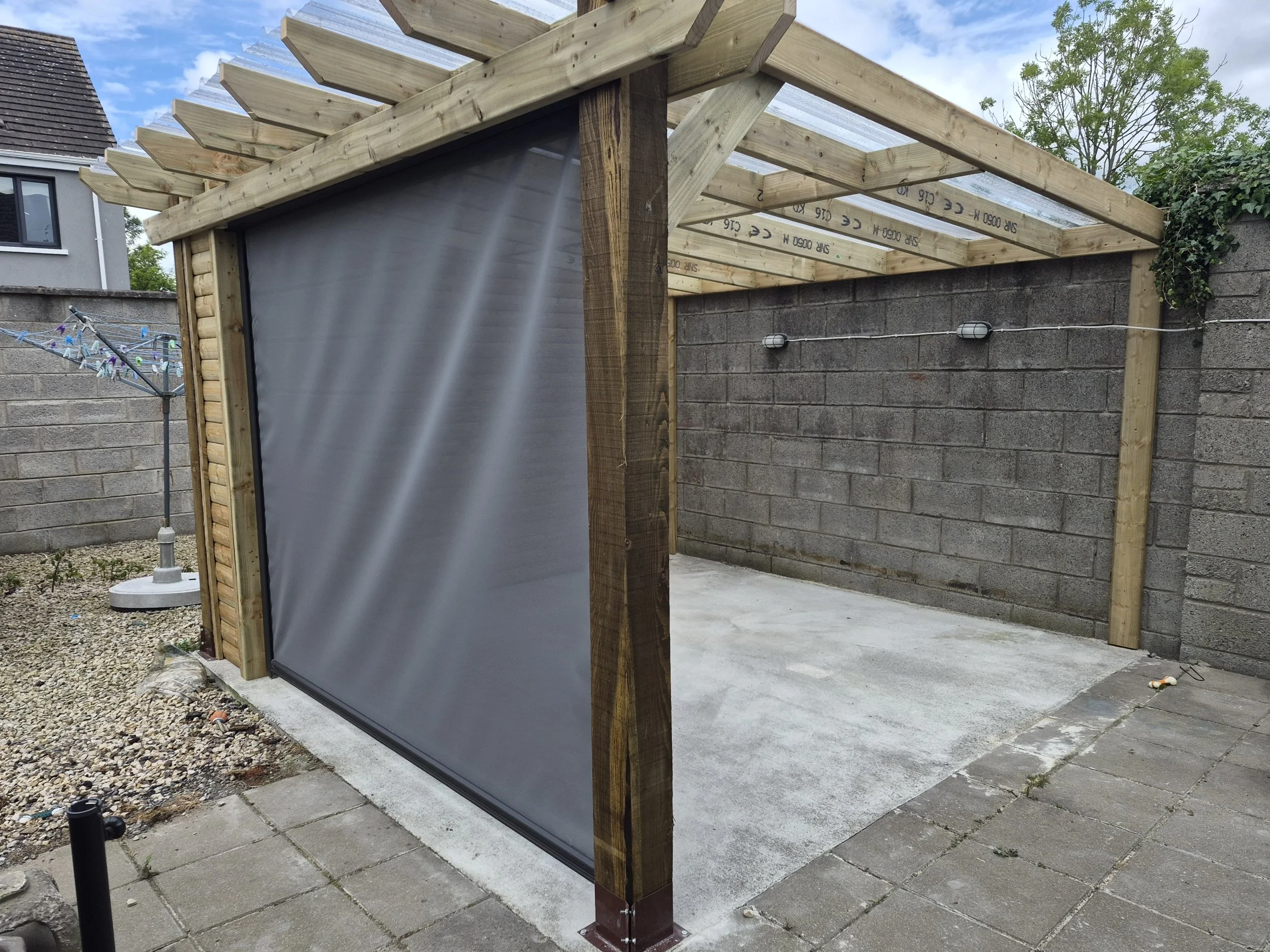 Compact Standalone Pergola with Retractable Windbreaker