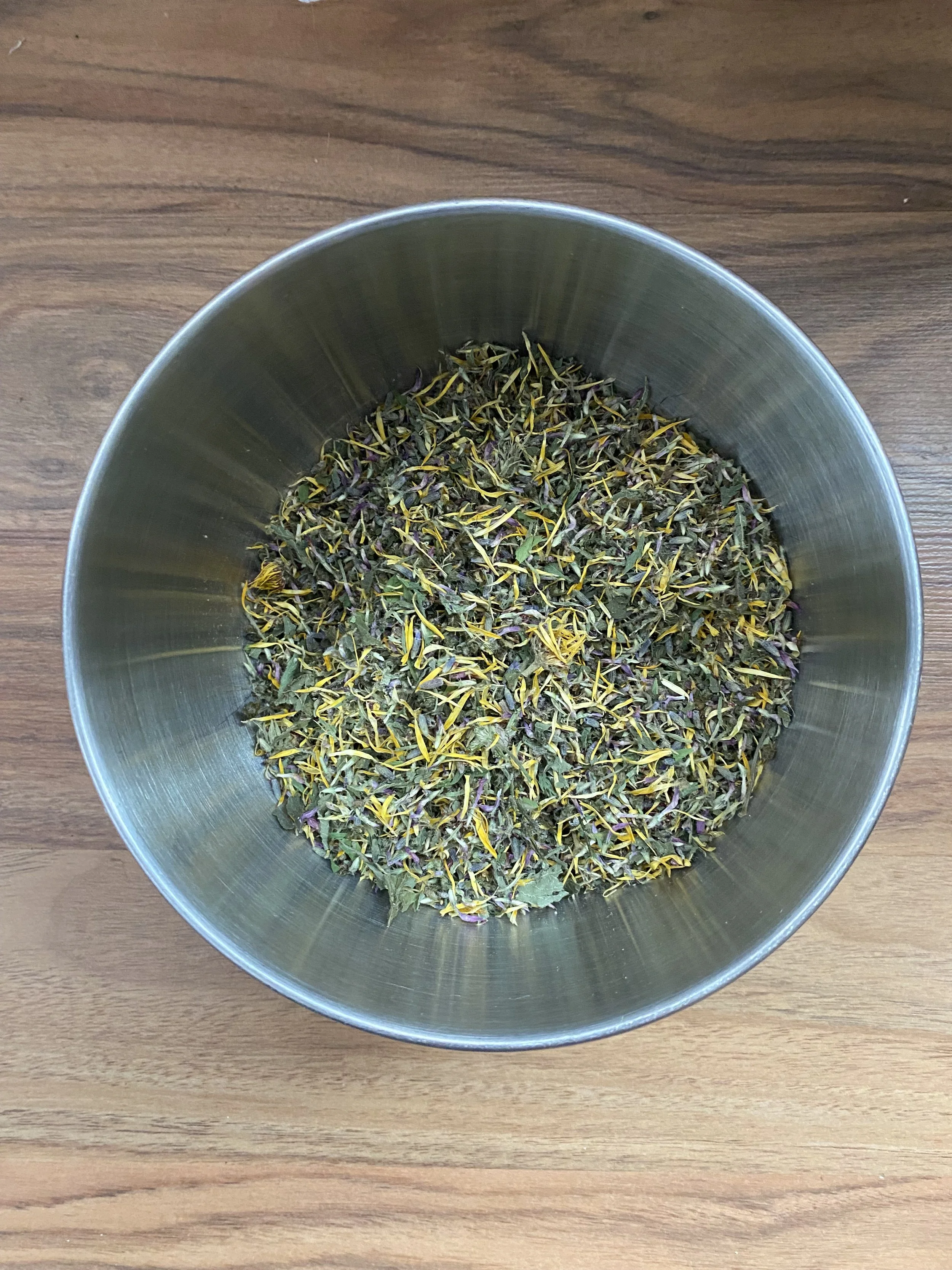 Lavender, tulsi, chamomile, and red clover loose leaf herb blend (lavendula angustifolia, ocimum sanctum, matricaria retutica, trifolium pratense)