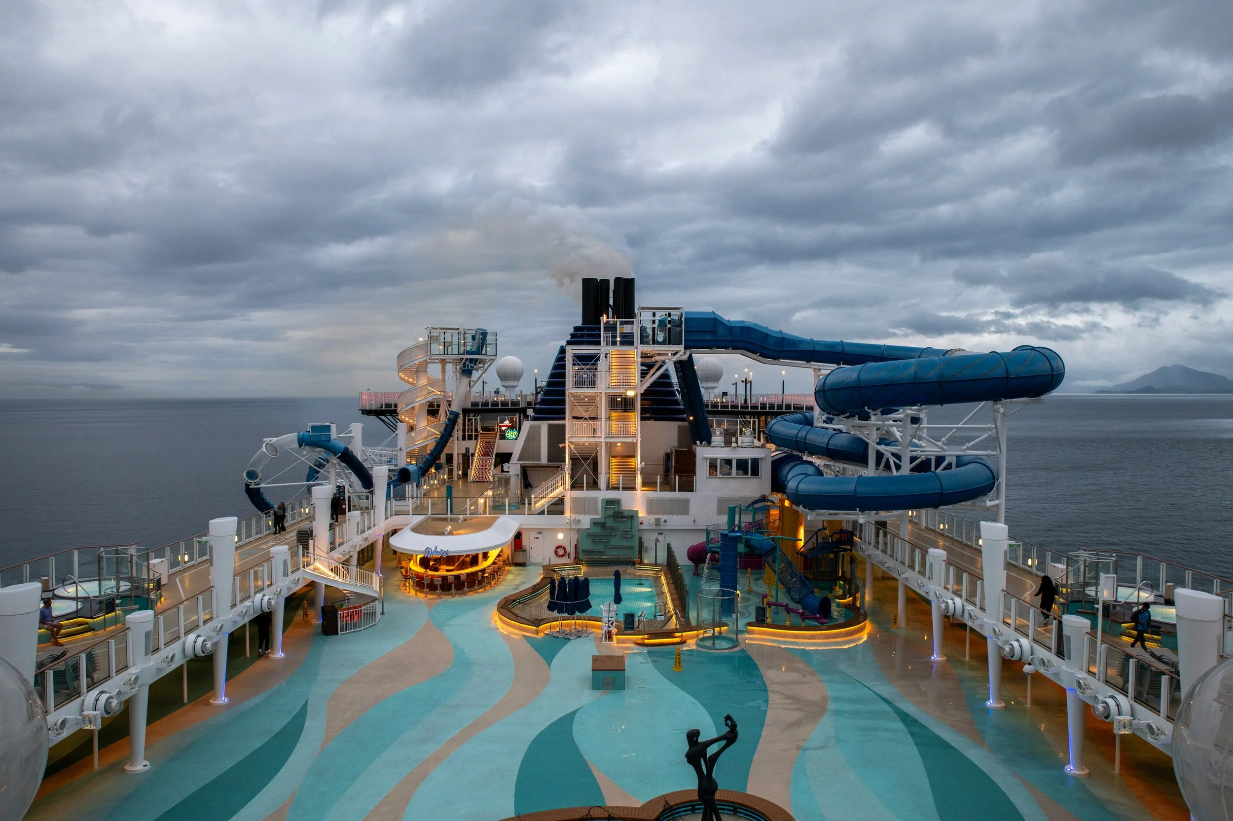 lido deck of cruise ship