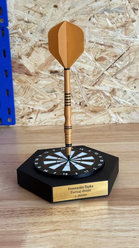 3D Tisk trofeje ve tvaru šipky - zlato