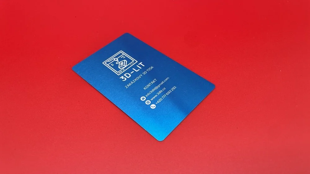 Laserové gravírování - kovová vizitka s gravírovaným textem