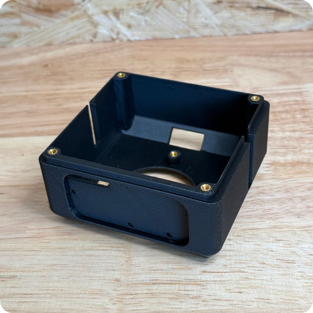3D tisk - prototyp krabičky na elektroniku se závitovými vložkami