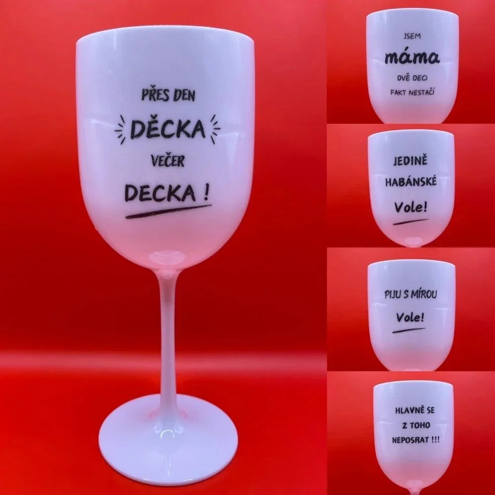 Plastové sklenice na víno s gravírováním