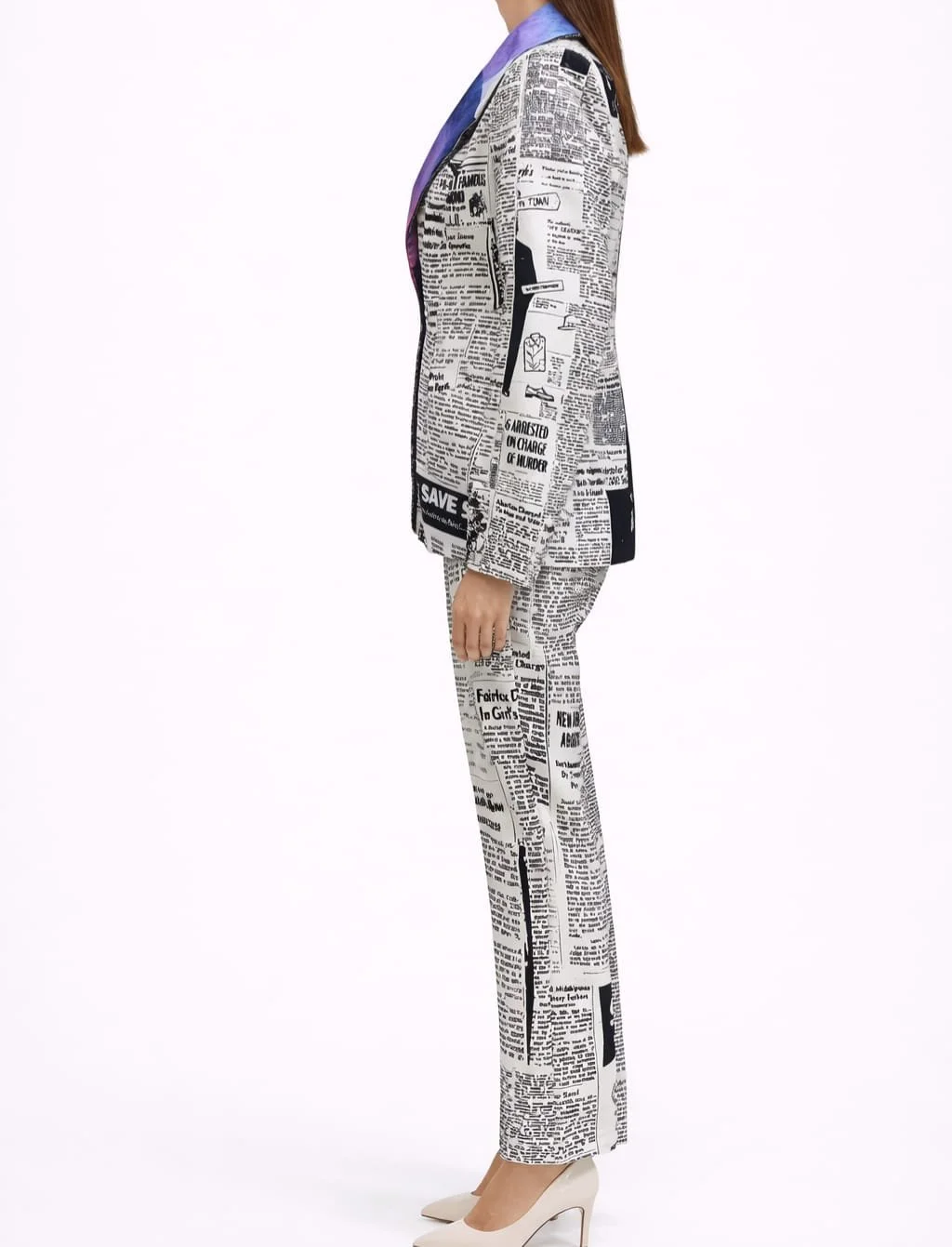 Front Page Statement, Newspaper-Print Anzug, Italian Designers, Seitenansicht.jpeg