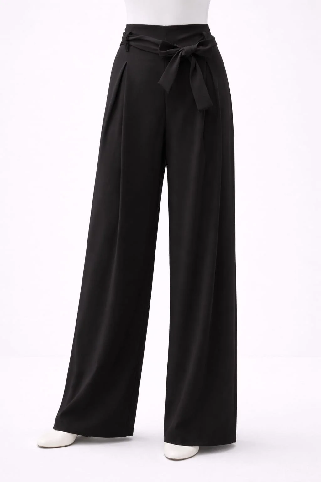 Eclipse Silhouette, schwarze Palazzo Hose, Italian Designers, Frontansicht.jpeg