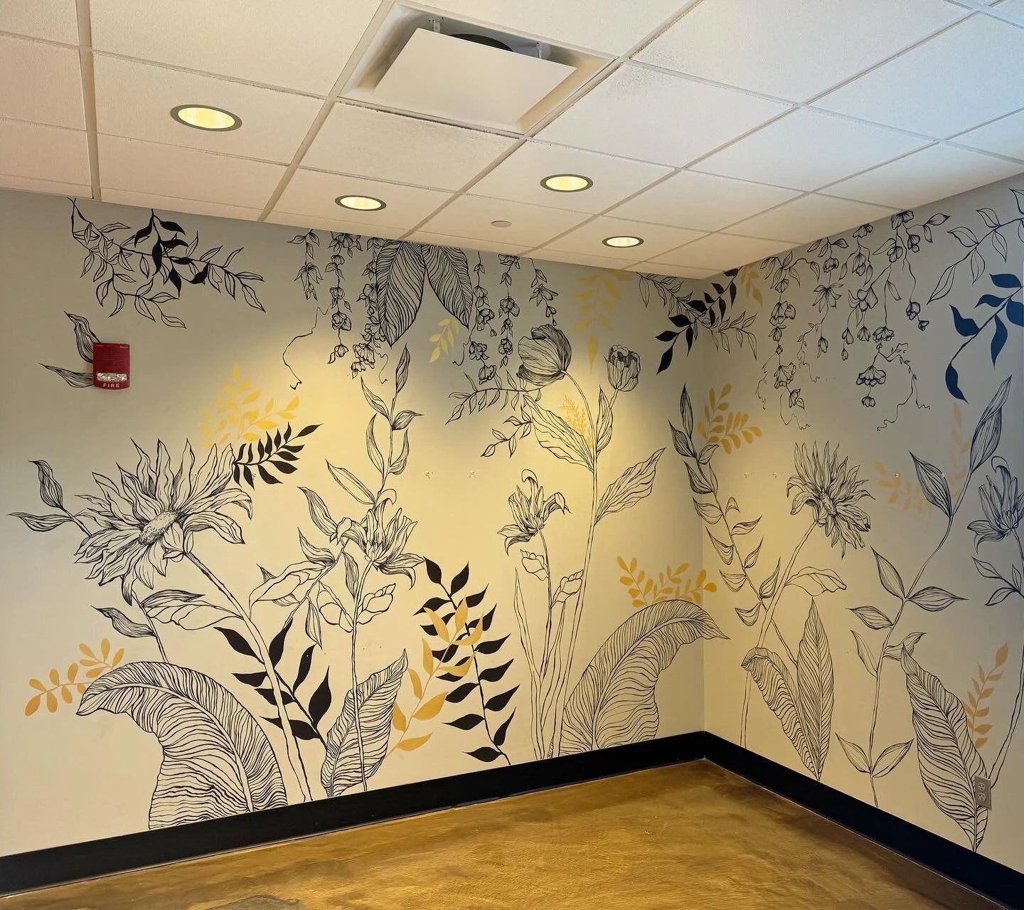 Images and details of the the finished mural at @aviewvenues ☺️

This project was so fun and challenging! Also loved seeing the bridal suite furnished.
 

#murals #muralsdaily #painting #contemporary #floralprint