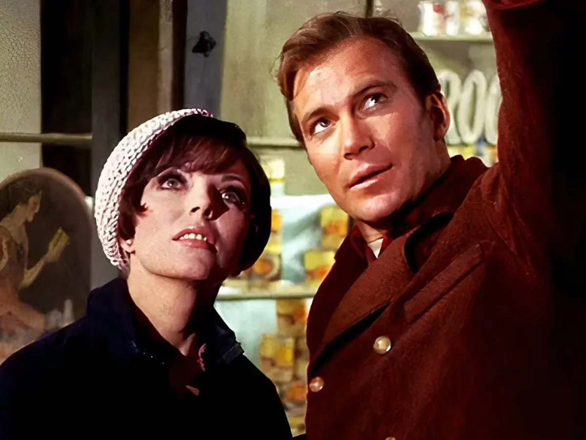 Captain James T. Kirk and Edith Keeler in Depression-era America, from the episode “The City on the Edge of Forever.”