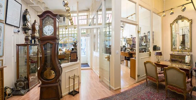 Desbiolles Artisans Horloger_Store Lounge.jpg