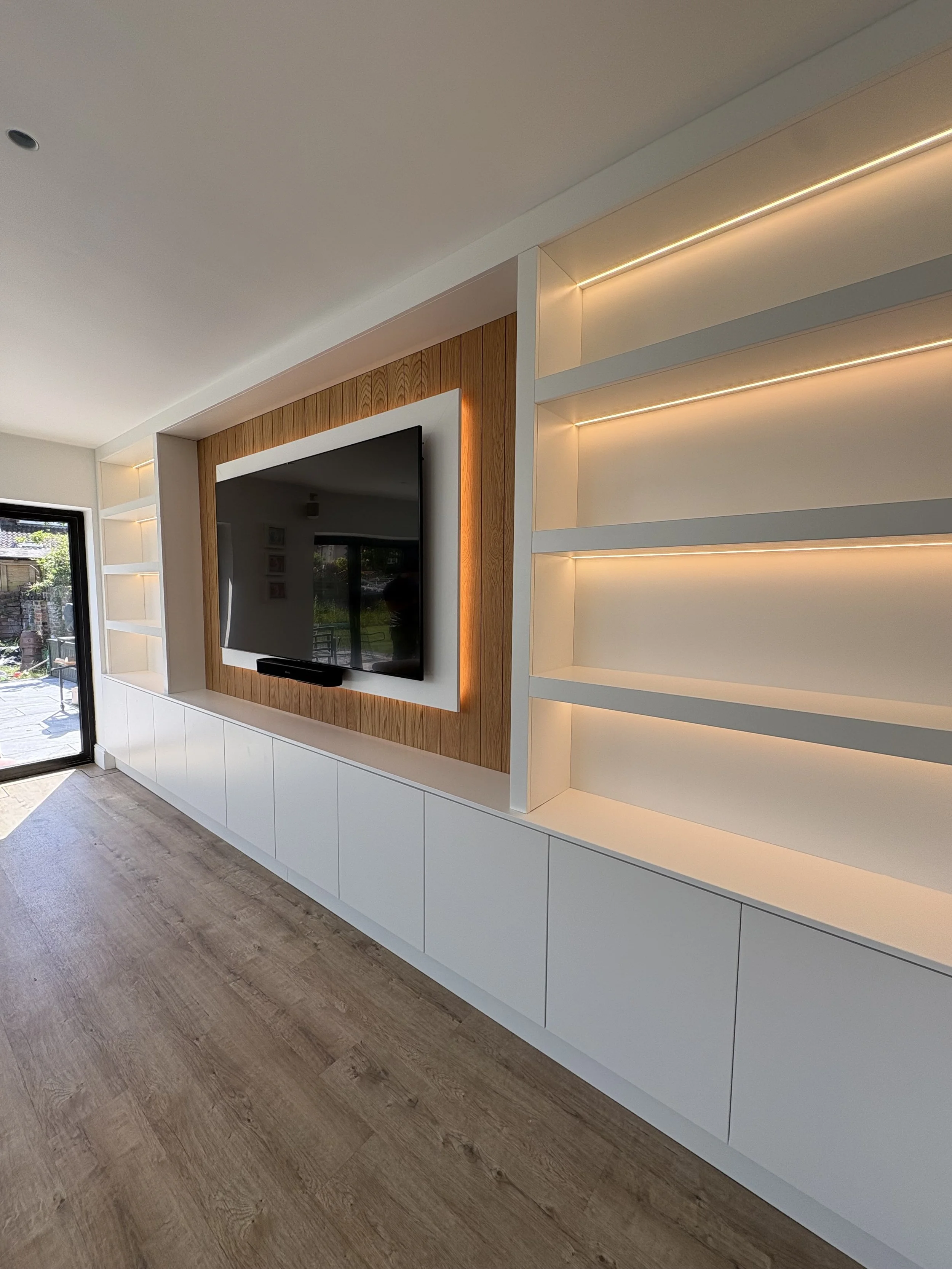 Luxury-Media-wall-wrea-green-.jpeg