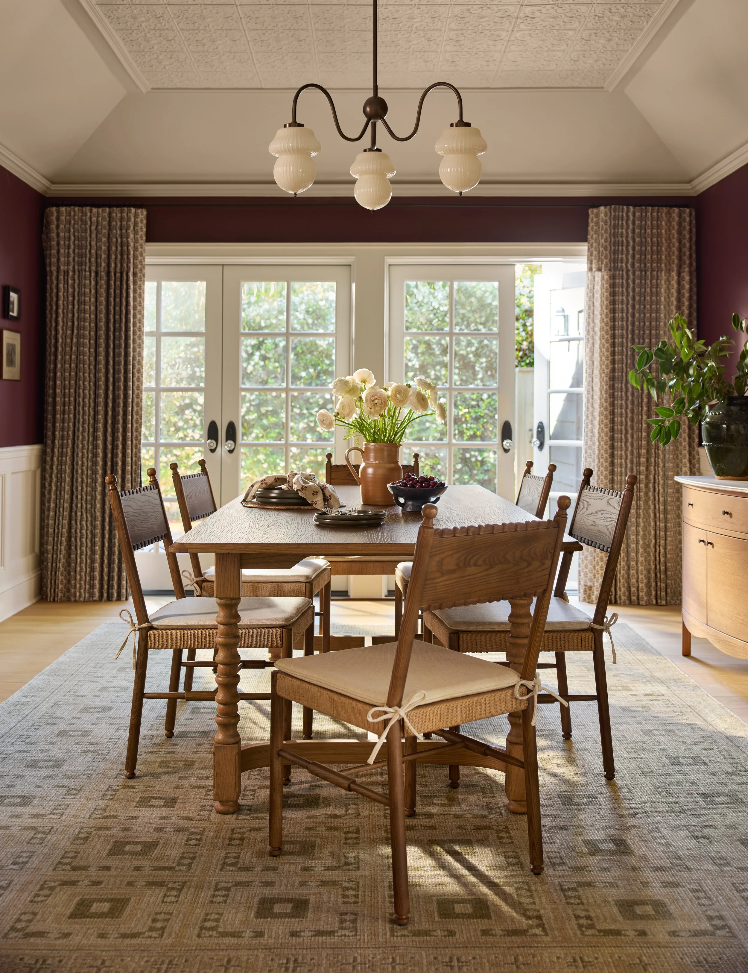 Lulu-and-Georgia_7_Dining I_1940_V2_Lifestyle.jpg