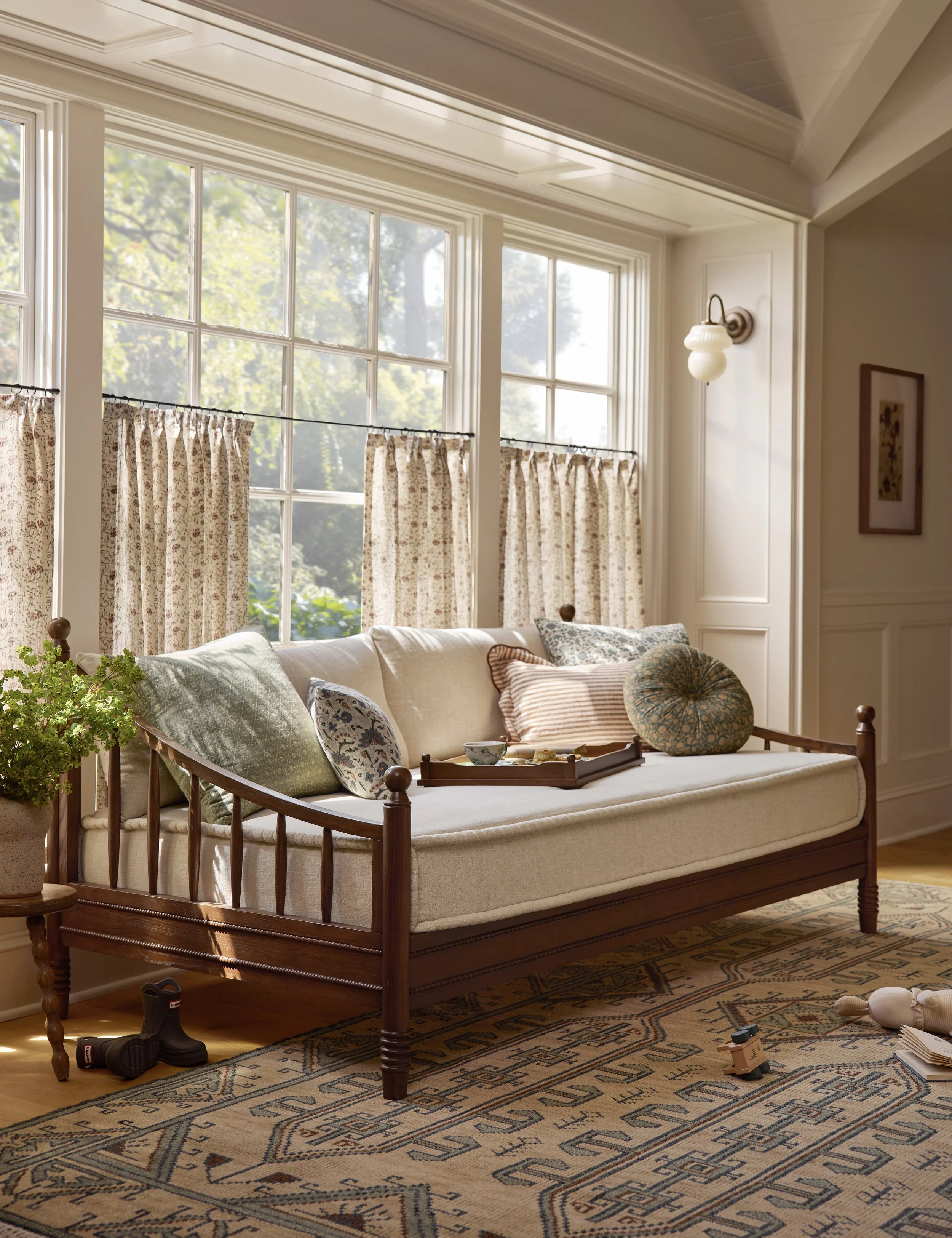 Lulu and Georgia_11_Daybed_4449_V1_LIFESTYLE.jpg
