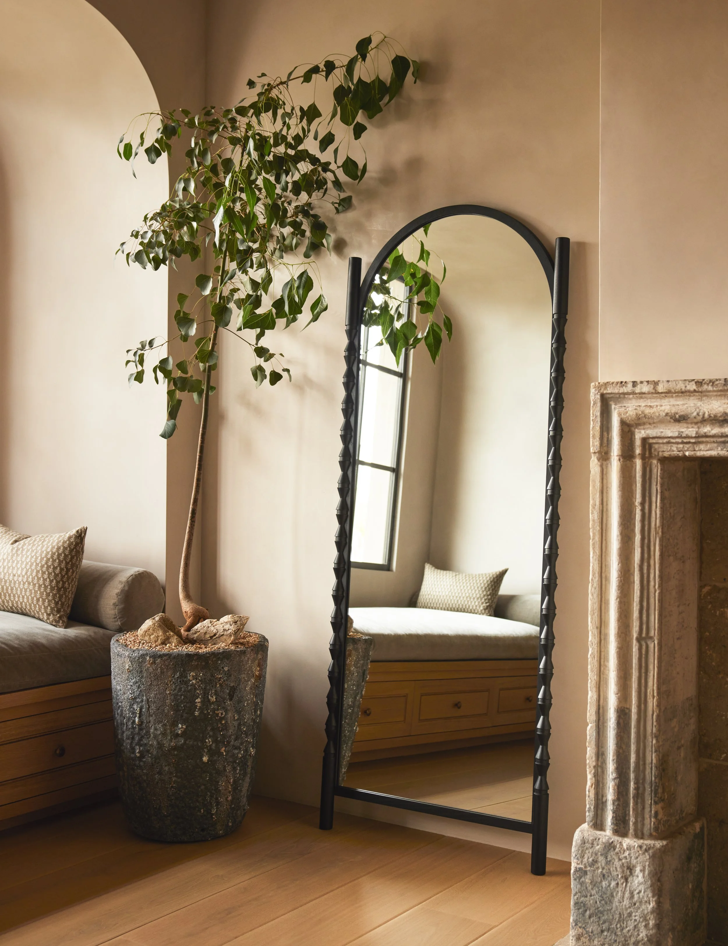Copy of Lulu-and-Georgia_Uncropped-Lulu-and-Georgia-14_Mirrors-Topia Floor-Length- Mirror-Black_Lifestyle.jpg