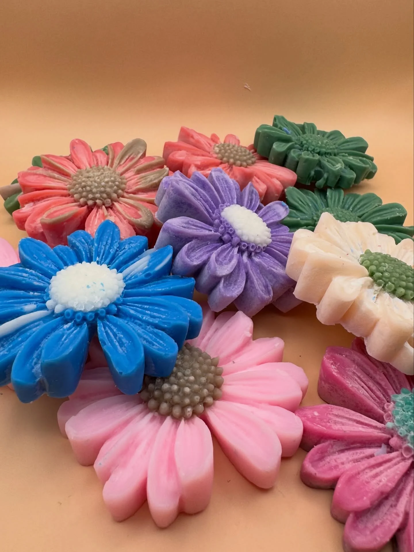 Color options for our daisies are endless 🌼🌼 

#daisycandle #candlebusiness #candleideas #customcandles #smallbatchcandles