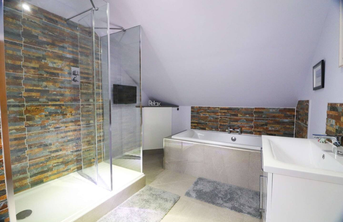 Master Bedroom en suite