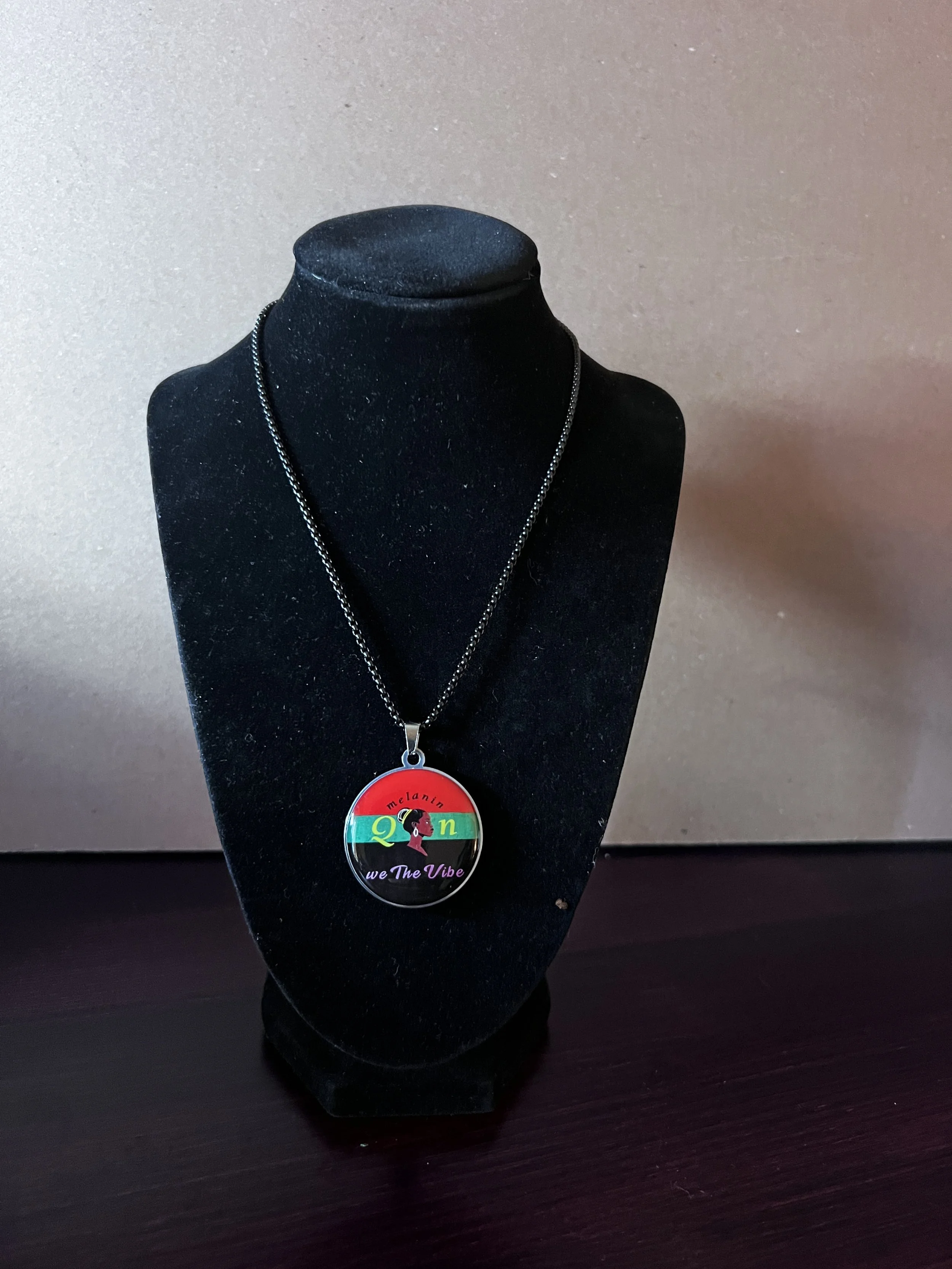 Melanin  queen pendant 38 grams