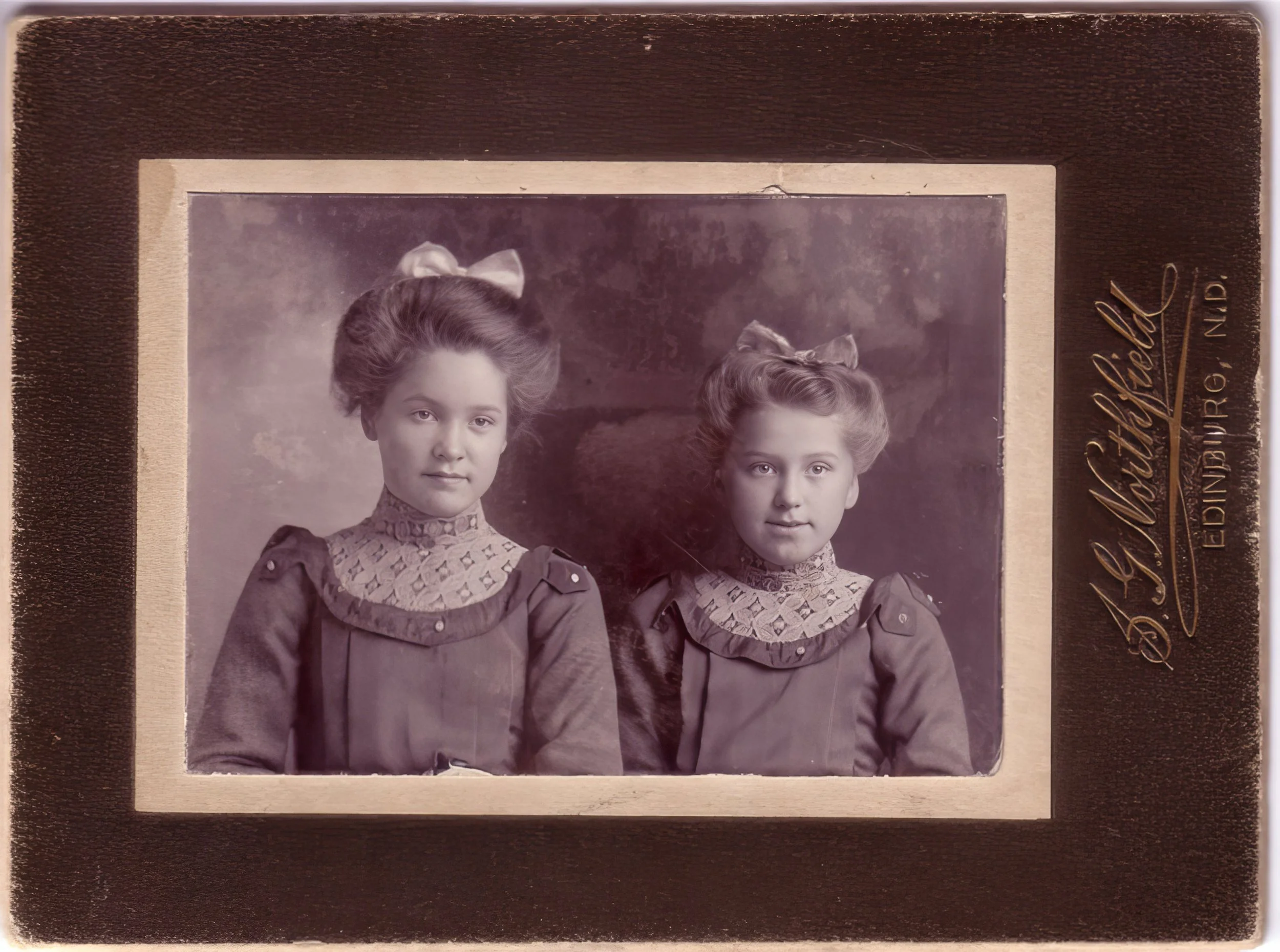 1890s - Sisters - Hosa & Bjorg Walter.