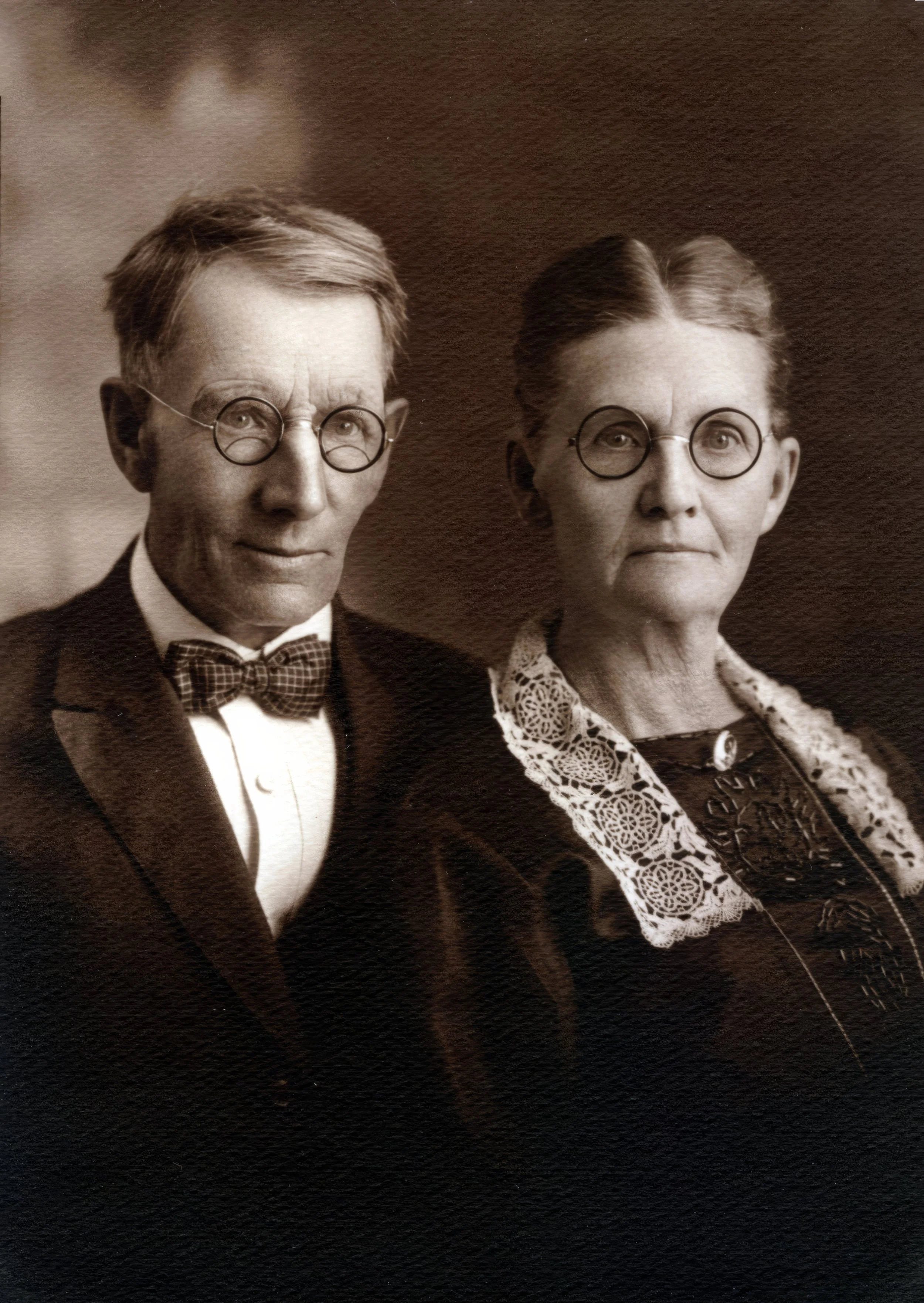 1920s - Jonas Hallgrimsson Hall & Sigridur Herdis Kristjansdottir Hall (J.G. Hall's parents).