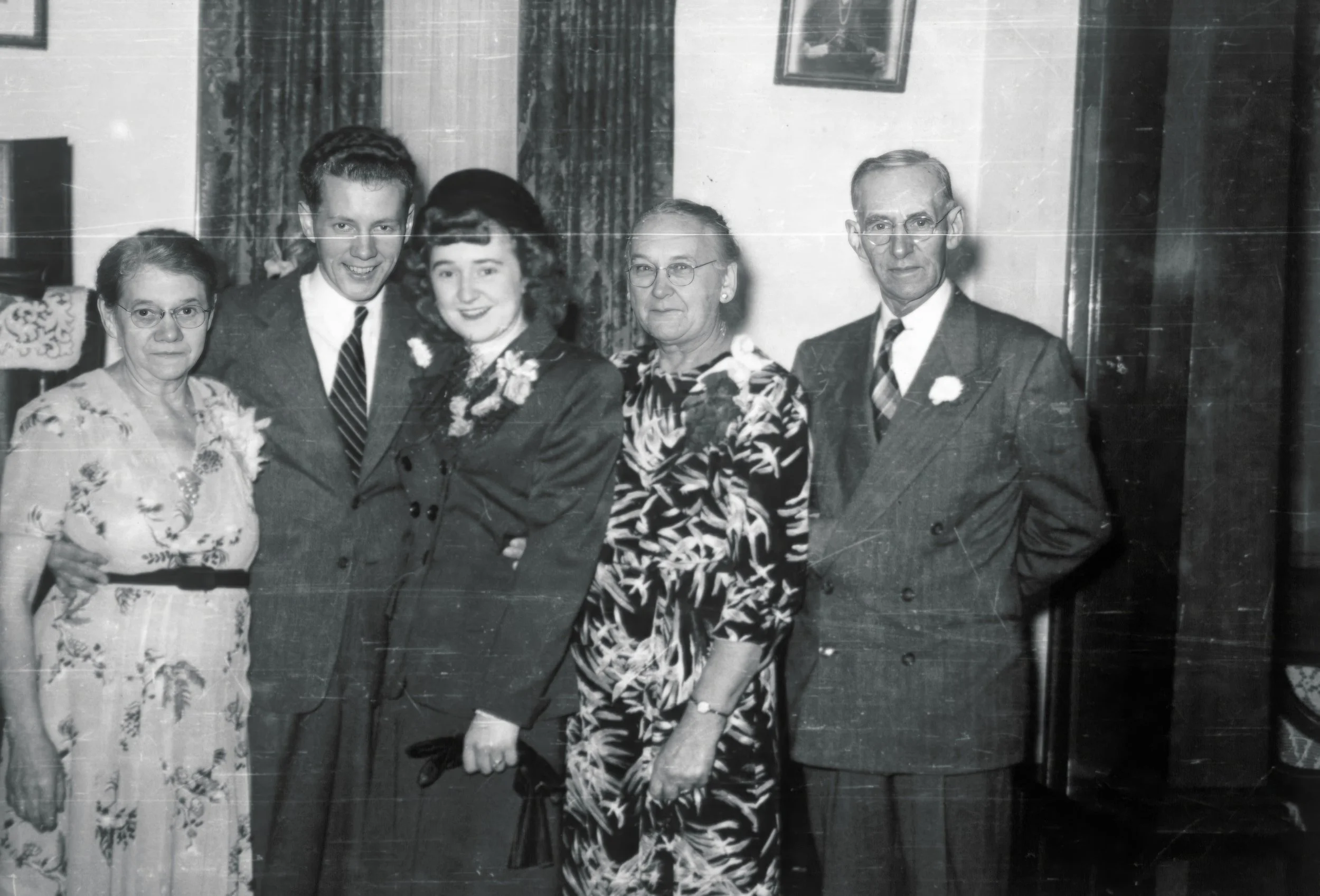 1947 - [Ellevina Guttormson?], Steve & Lillian Helgason, Hosa & J.G. Hall.