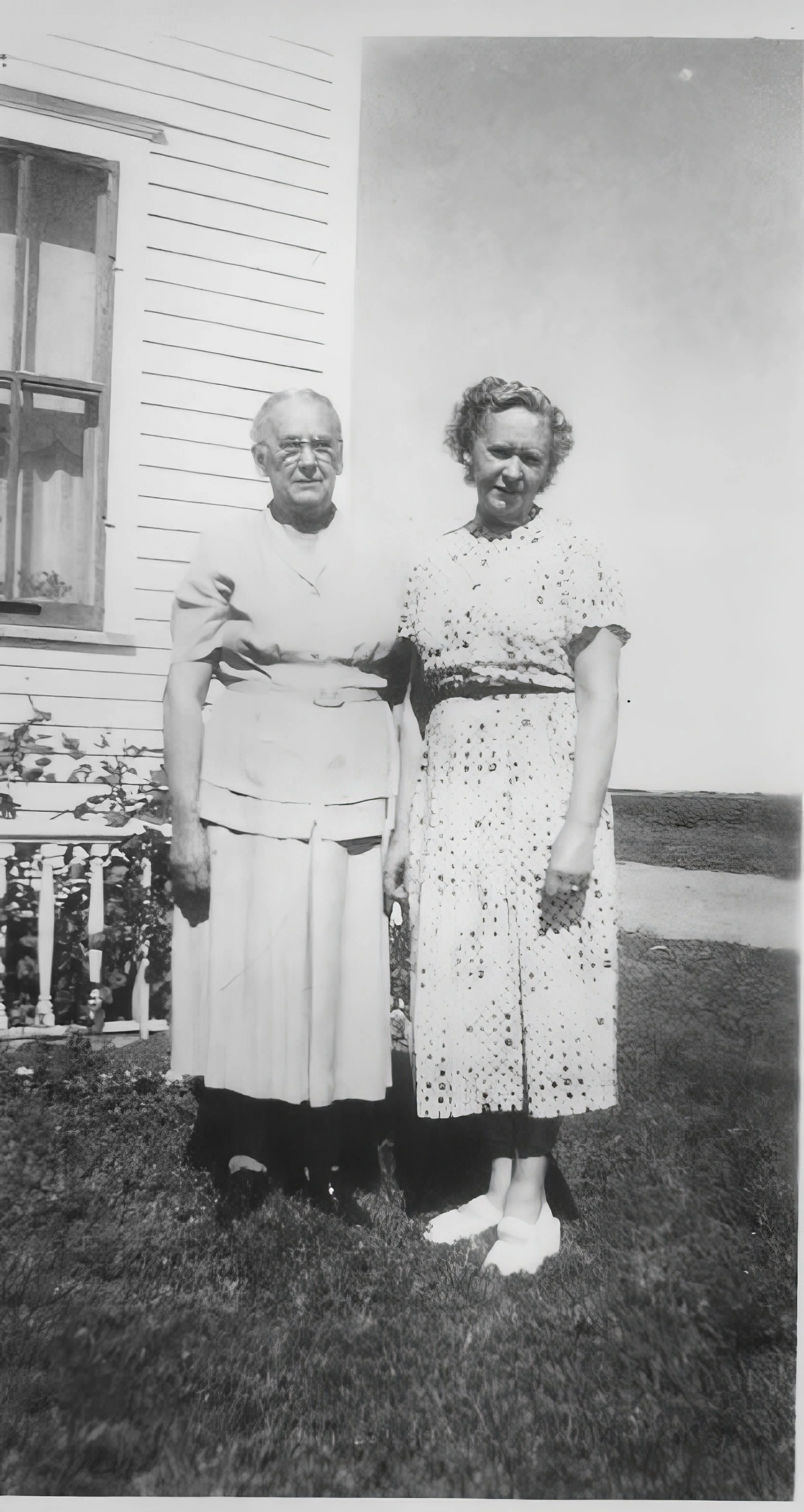 1940s - Hosa Hall & Emma Johnson.