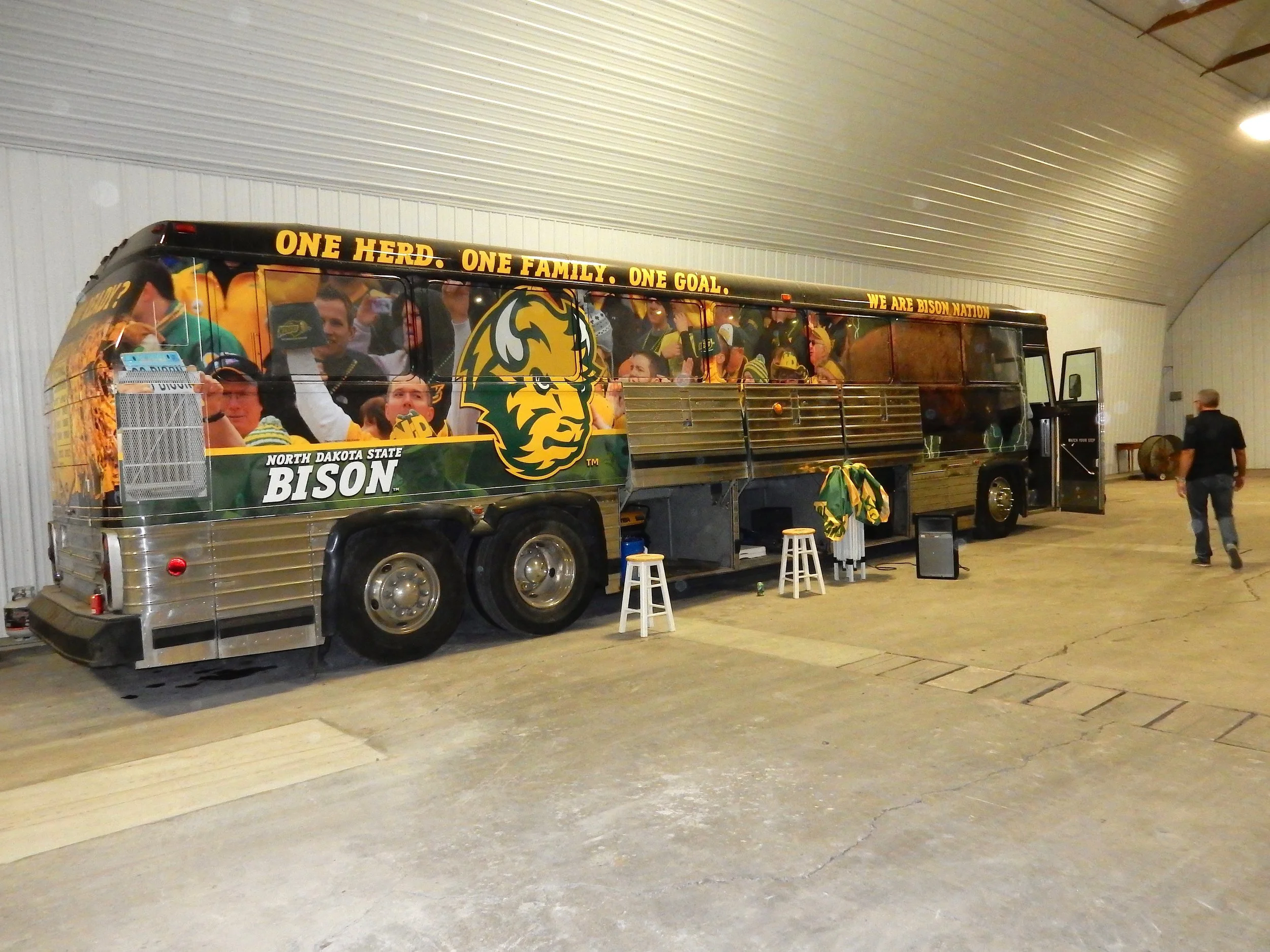 2015 - Bison bus.