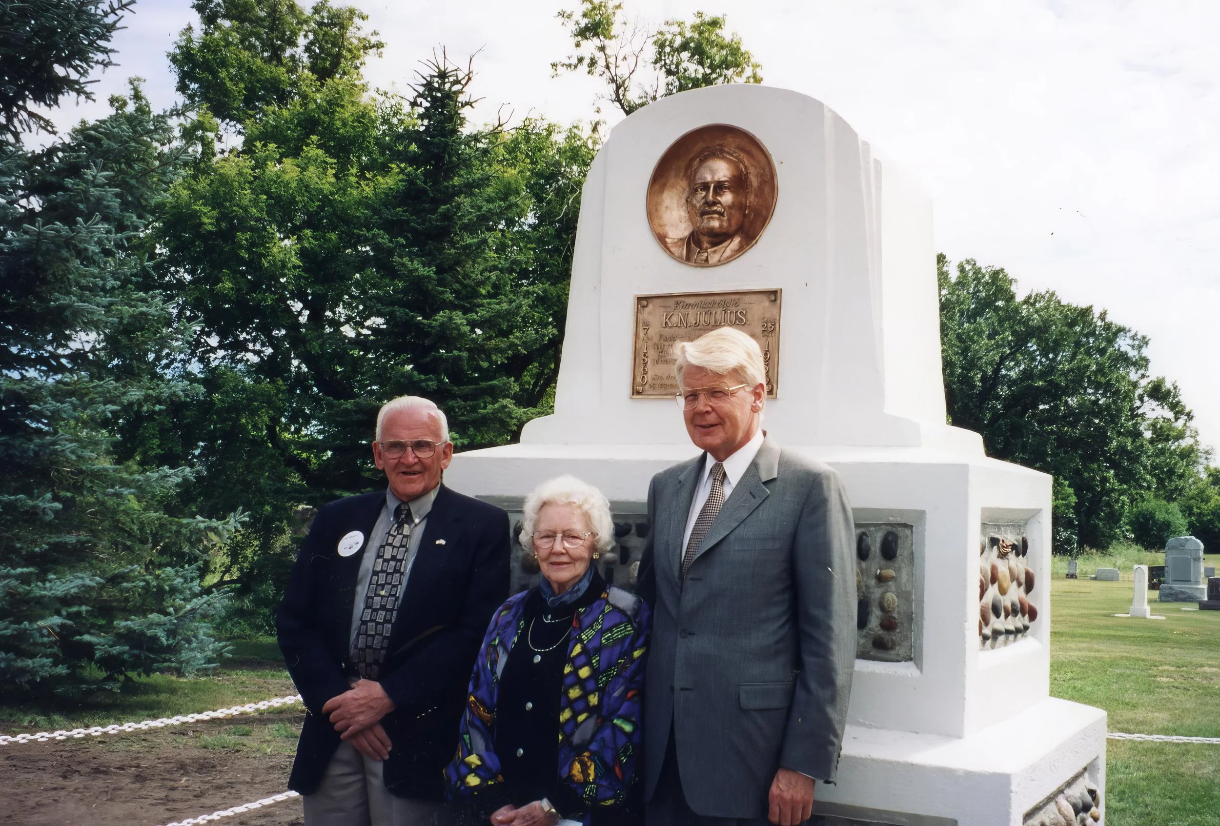 1999 - Mike Olafson, Christine Hall, Ólafur Ragnar Grímsson (President of Iceland from  1996 to 2016).