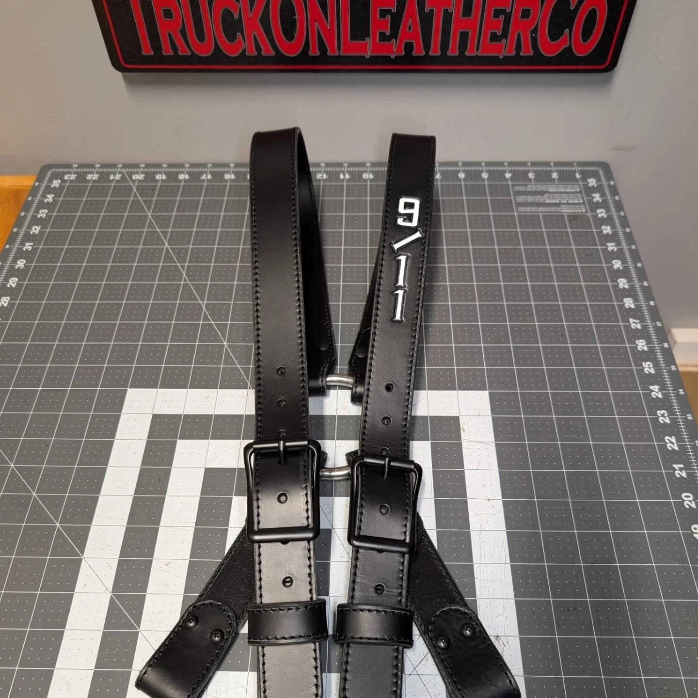 A sleek set of Suspenders off the bench and ready to work! Something about that blacked out look.... 

----Project Info----
Leather color: Black
Stitching:  Black
Hardware: Black
.
.
.
#TruckOn #Jawbtown #radiostrap #glovestrap #leathersmith #firelea