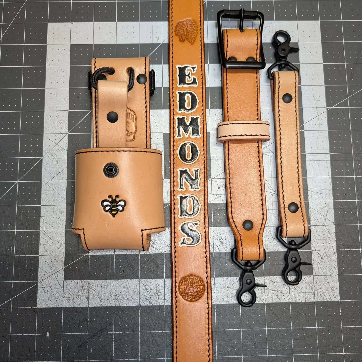 It's very cool watching these Natural Straps take on their own character and patina as they get worked in! 

----Project Info----
Leather color: Natural
Stitching: Black
Hardware: Black
Stamps: Indian Chief, 575 FOOLS, Bumble Bee
.
.
.
#TruckOn #Jawb