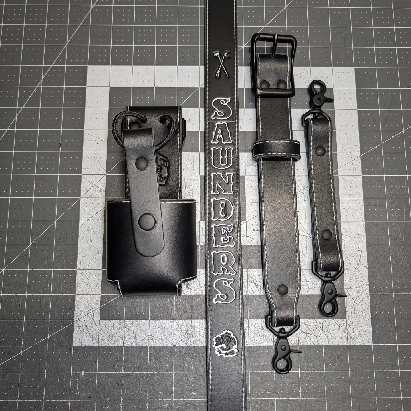 A sleek Black and White off of the bench! 

----Project Info----

Leather color: Black

Stitching:&nbsp; White

Hardware:&nbsp;Black

Stamps: Irons, Bass

.

.

.

#TruckOn #Jawbtown #radiostrap #glovestrap #leathersmith fireleather suspenders helmet