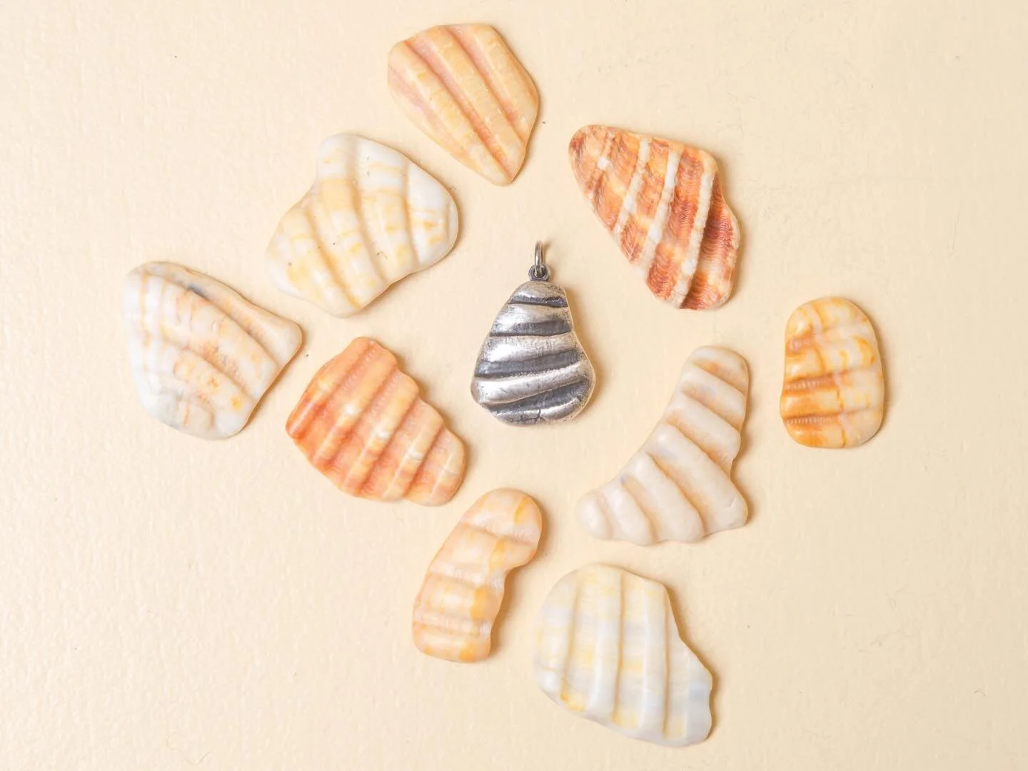 So pretty this sea shell collection ✨

The feeling of floating on my back in the sea is just untouchable. Being emerged in the great allness and being a part of the oneness. Magical.

#sterlingsilverjewellery #925silverjewellery #handmadesilverjewelr