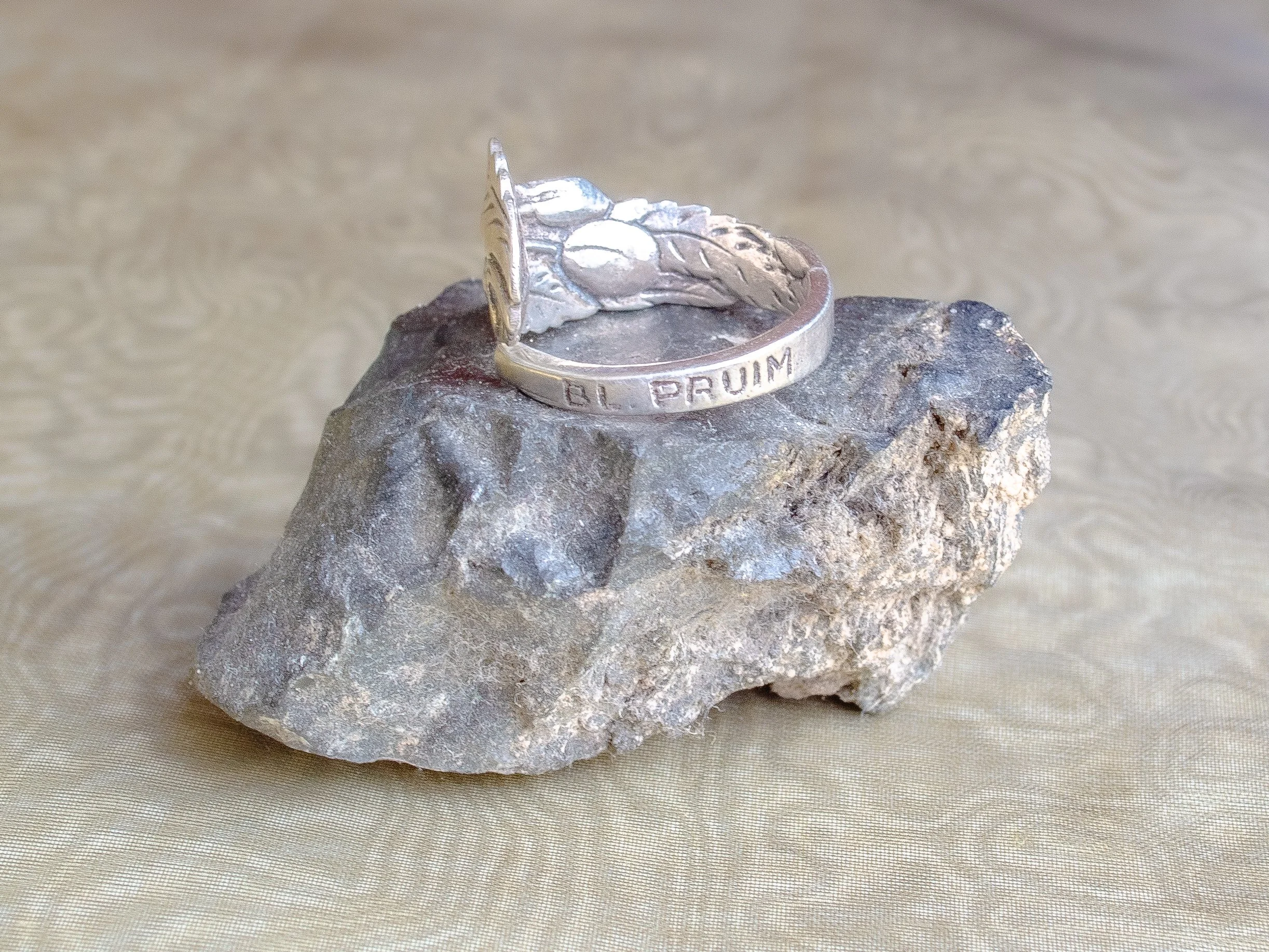 Rare solid silver Douwe Egberts fruit spoon ring by Hooijkaas Schoonhoven, fruit motif with leaves, "BL.PRUIM" engraved on band, handmade by Moonlit Manor Netherlands