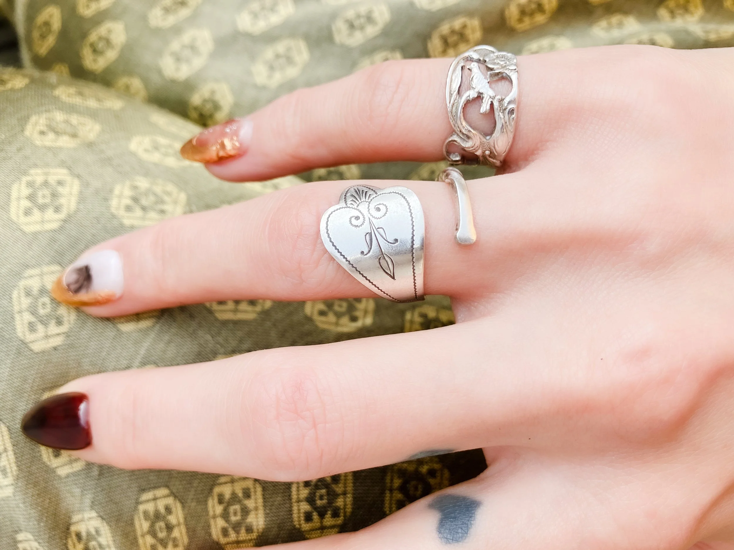 Two vintage Dutch 925 sterling silver heart spoon rings handmade by Moonlit Manor Netherlands, heart-shaped bowl motif with Art Nouveau engraving