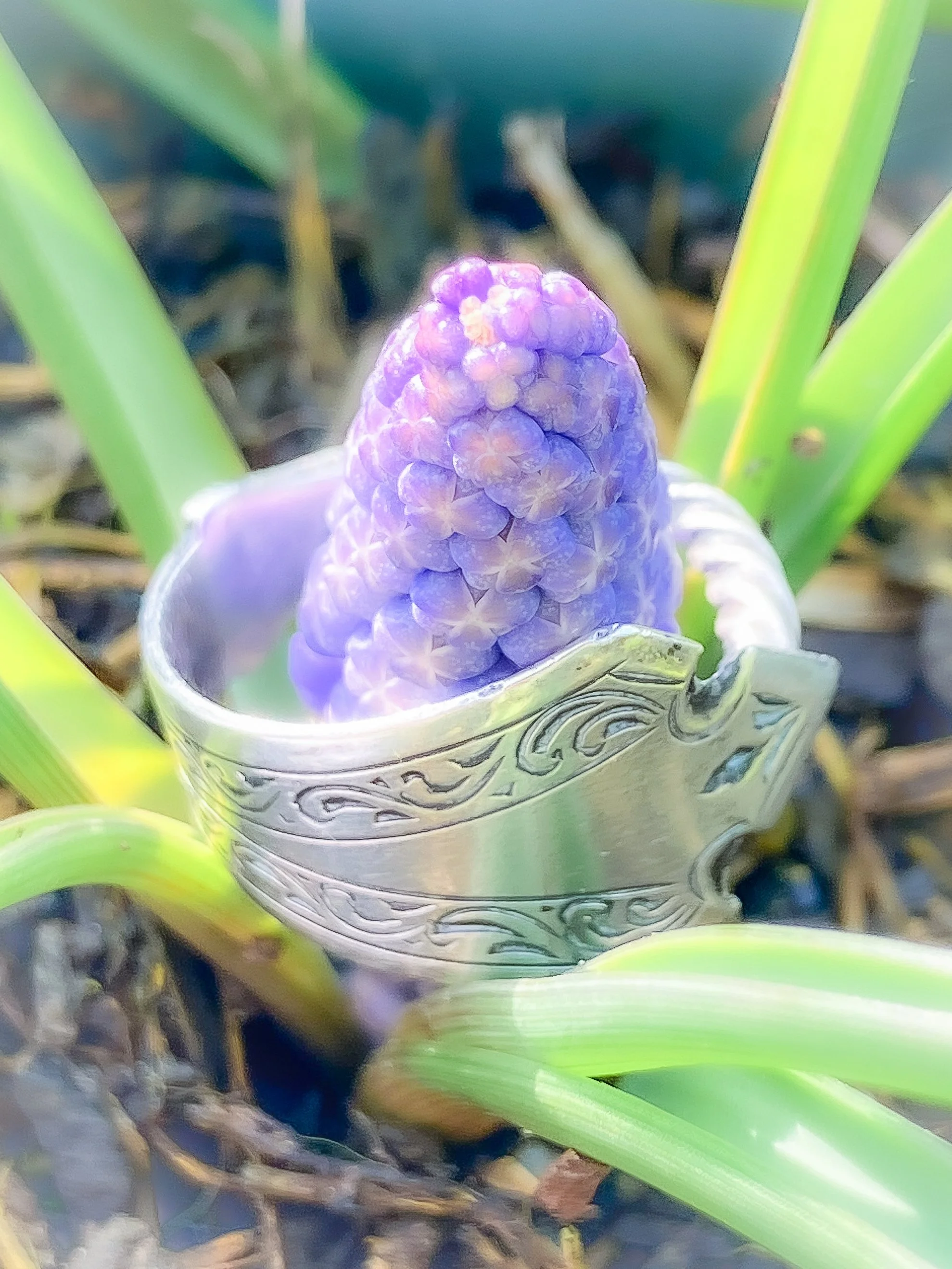 Vintage Dutch 925 sterling silver spoon rings with shield crest and scrolling engraving, handmade by Moonlit Manor Netherlands