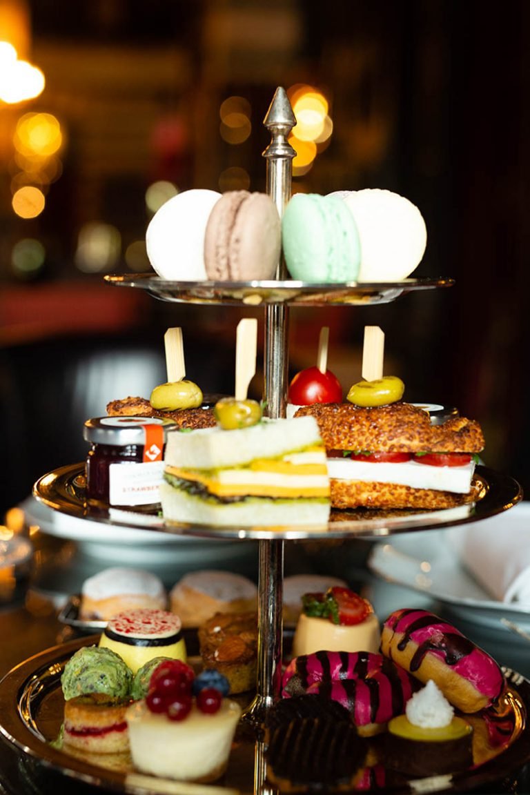 pera palace hotel kubbeli lounge tea tower.jpg