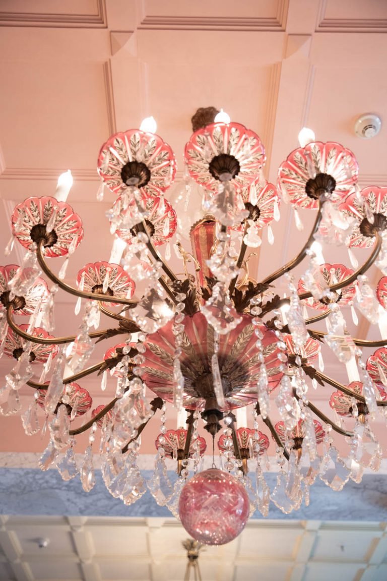 pera palace hotel patisserie de pera chandelier.jpg