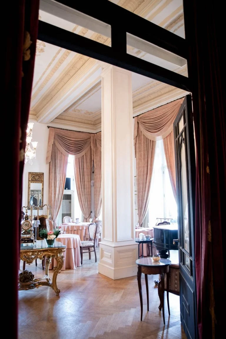 pera palace hotel pasha room.jpg