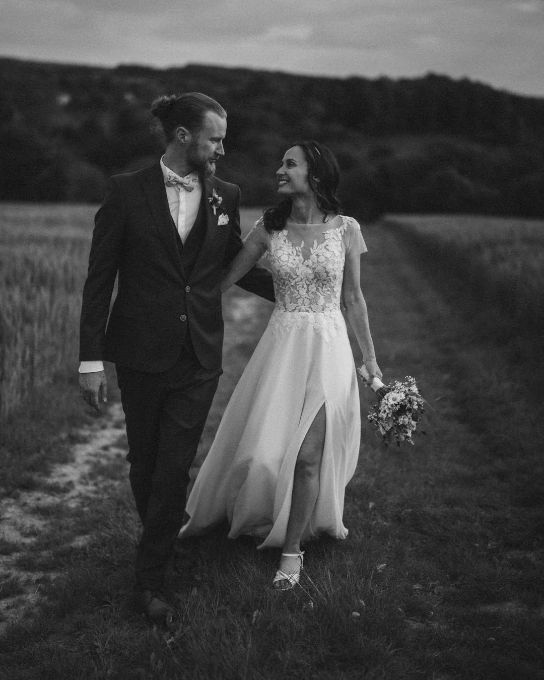 Ein Jahr Nicole und Robert.
Alles Liebe euch beiden. 🖤

#lookslikefilmwedding  #alternativewedding  #realweddings #instabride  #momentsovermountains