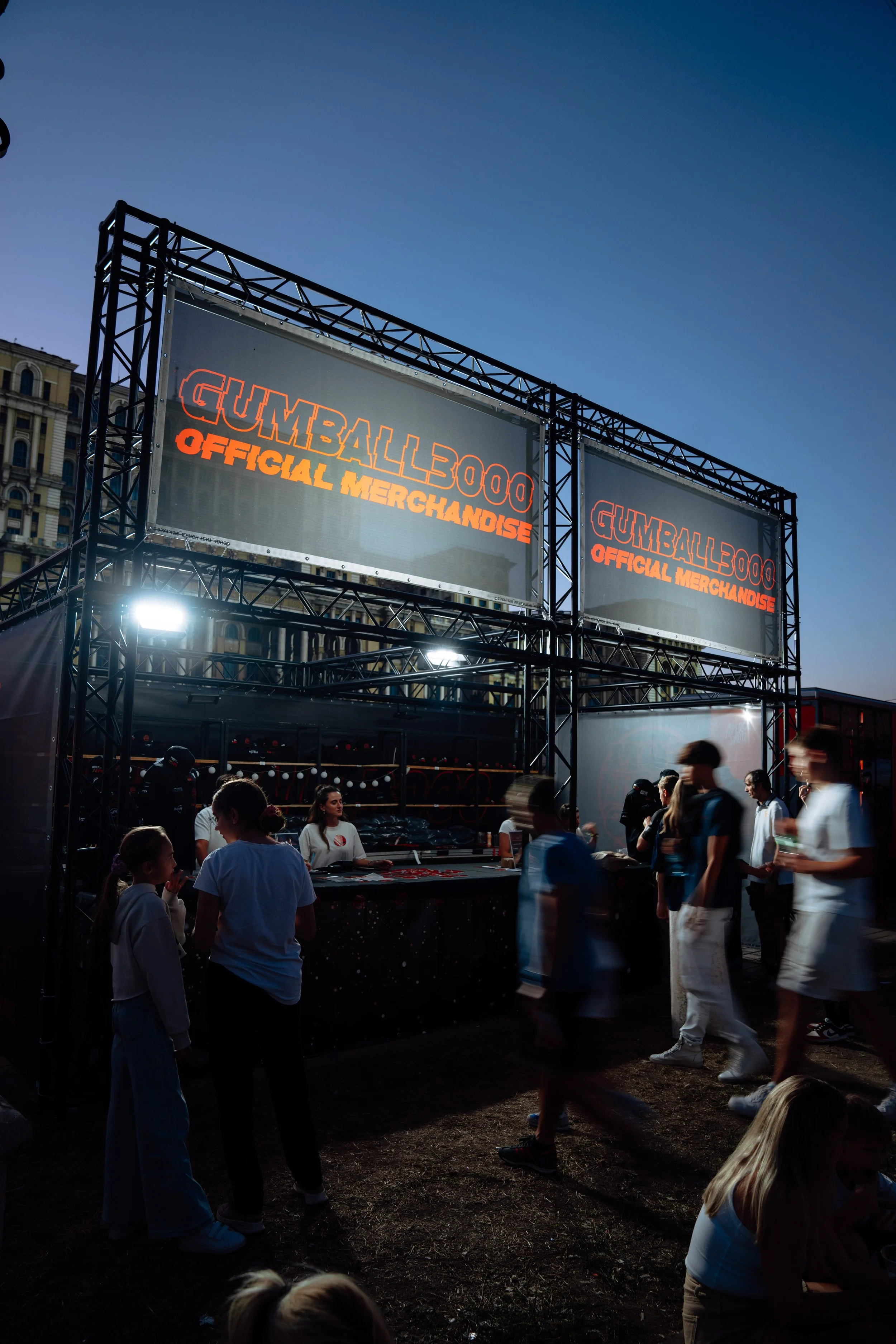 Merchandise store set up