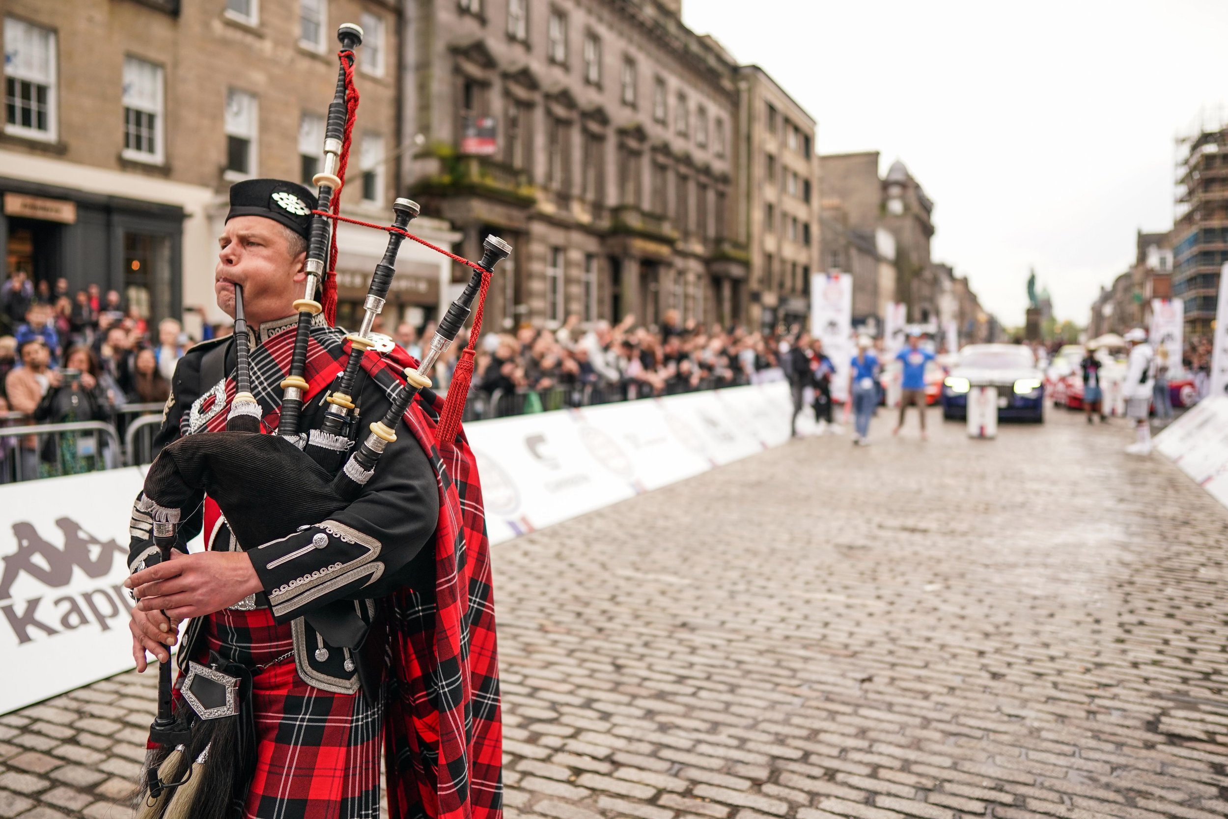 Famous bagpiper playing Scottish National Anthem to begin 'Flag Drop'